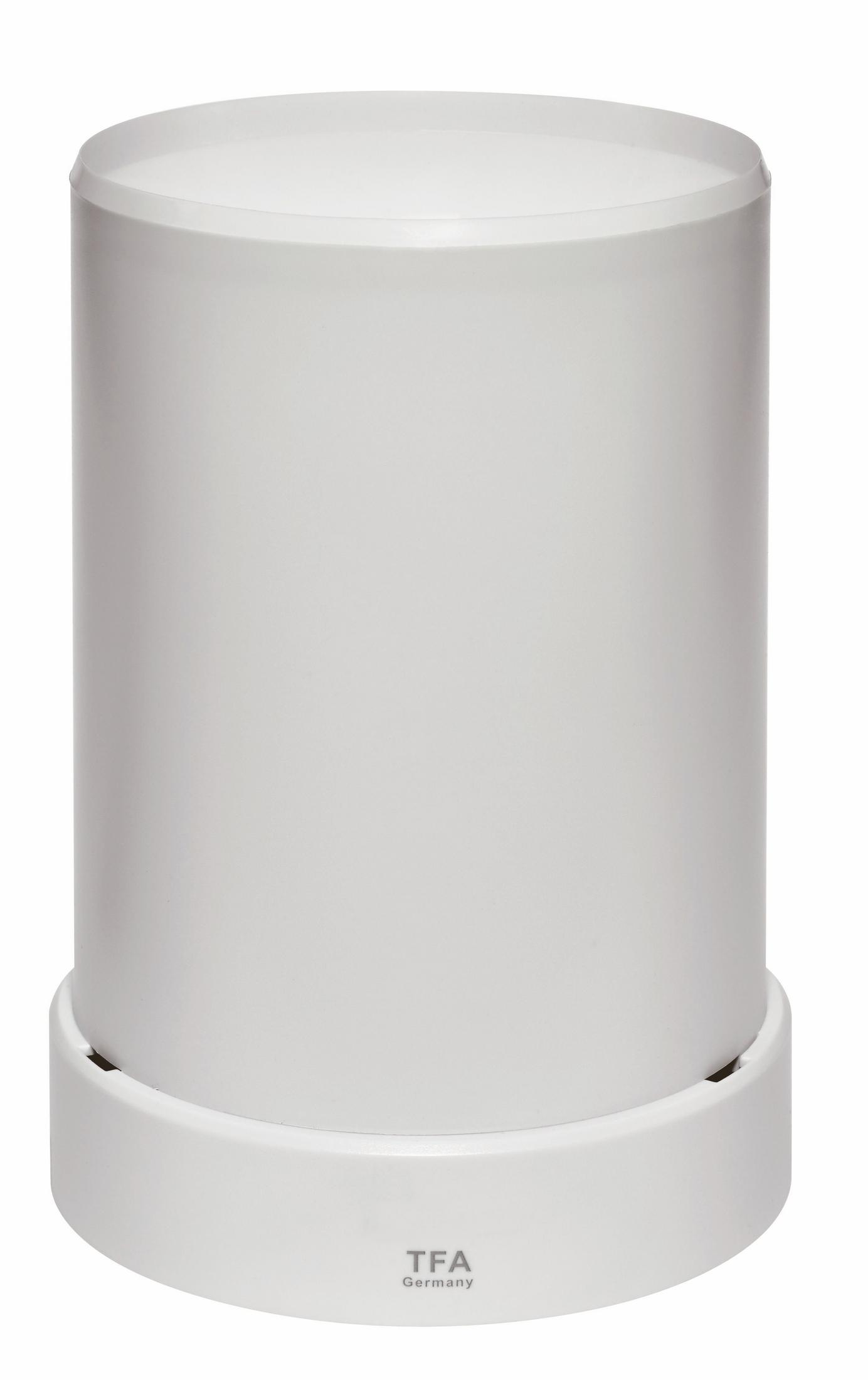 Pluviomètre blanc TFA Germany. Forme cylindrique avec un dessus transparent, placé sur une base blanche.