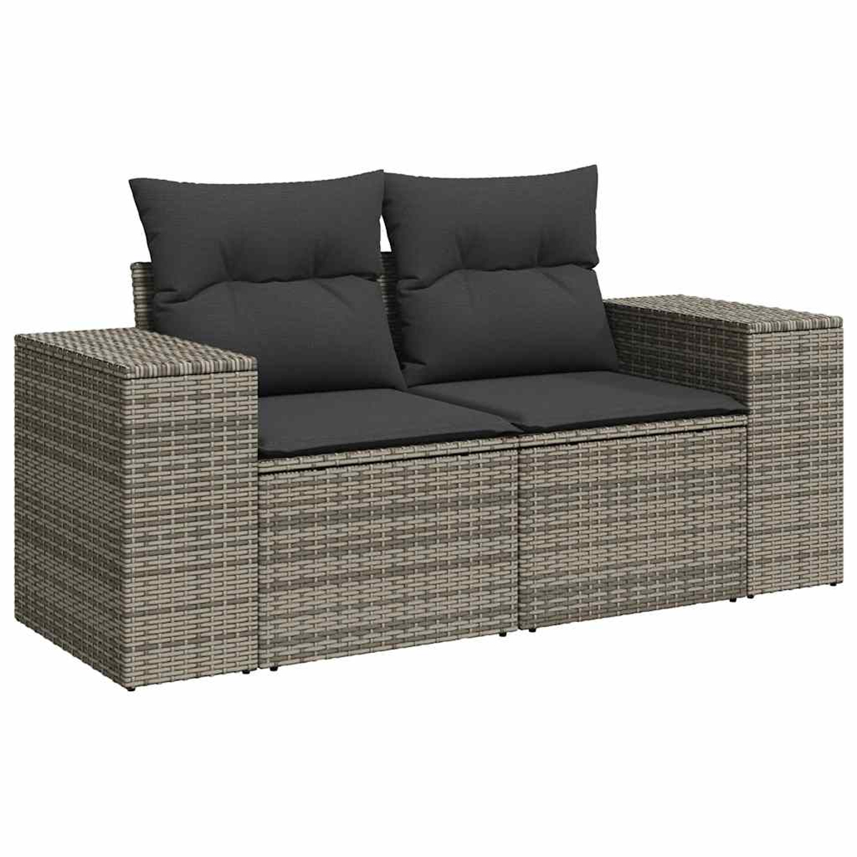 Divano da esterno. Divano a due posti con cuscini grigi. Tessuto in vimini e design moderno.