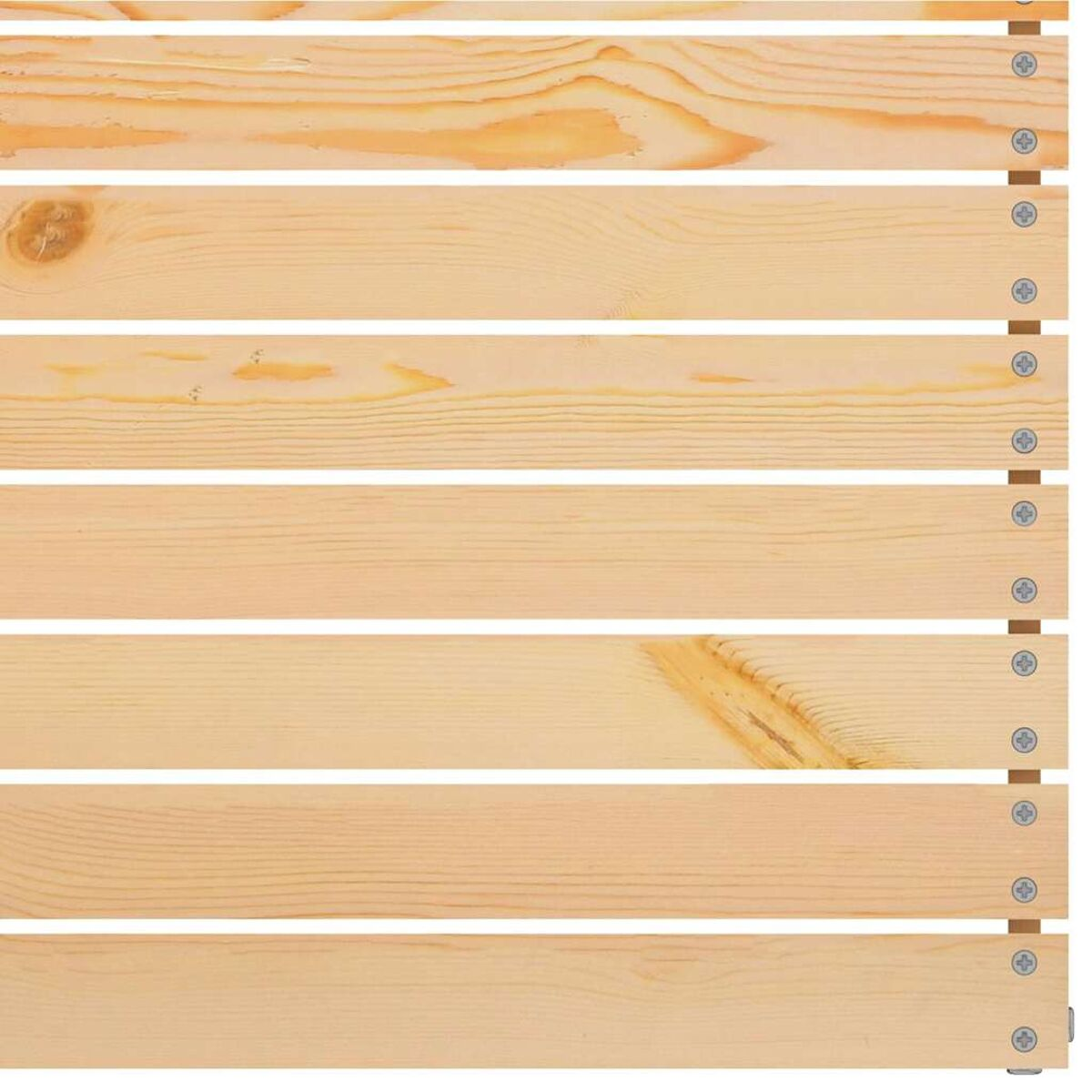 Nahaufnahme von Holzbrettern. Jedes Brett ist hellbraun, mit sichtbaren Holzmaserungen.