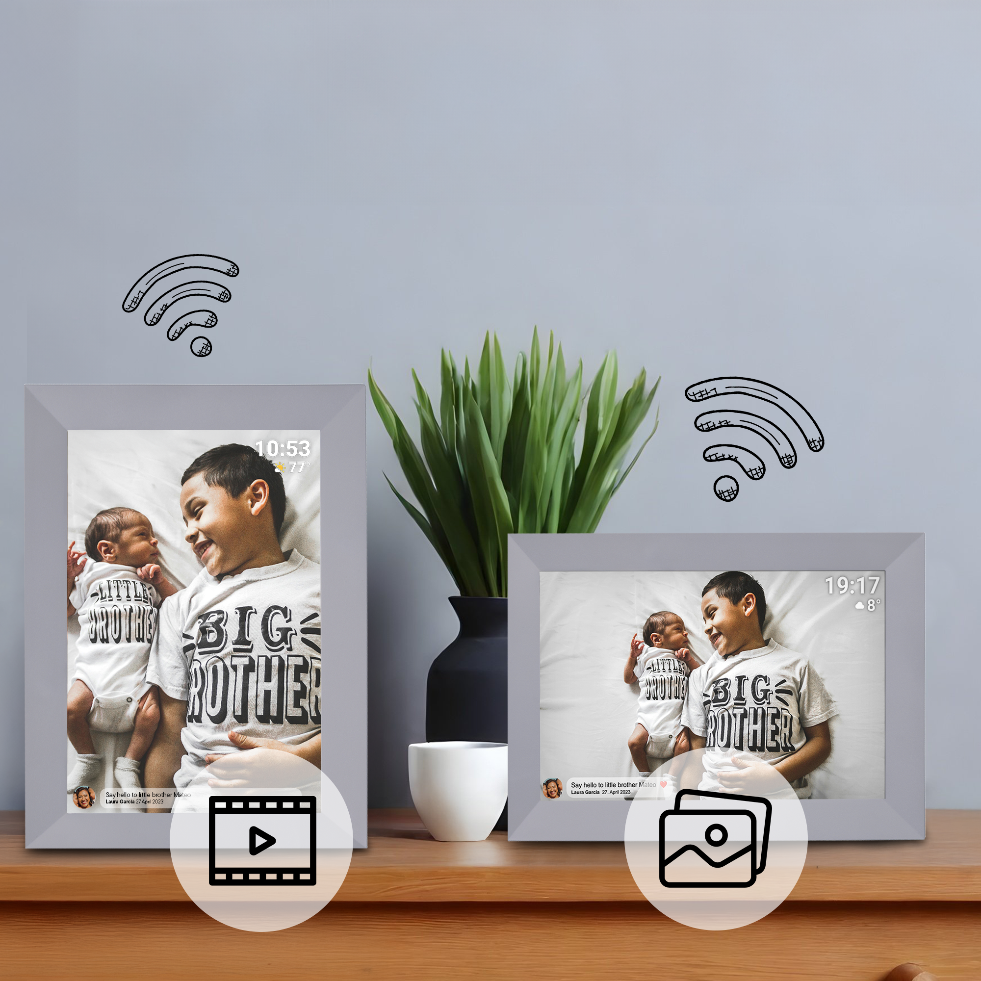 Dwie cyfrowe ramki na zdjęcia ze zdjęciami dziecka i chłopca. Symbole Wi-Fi.