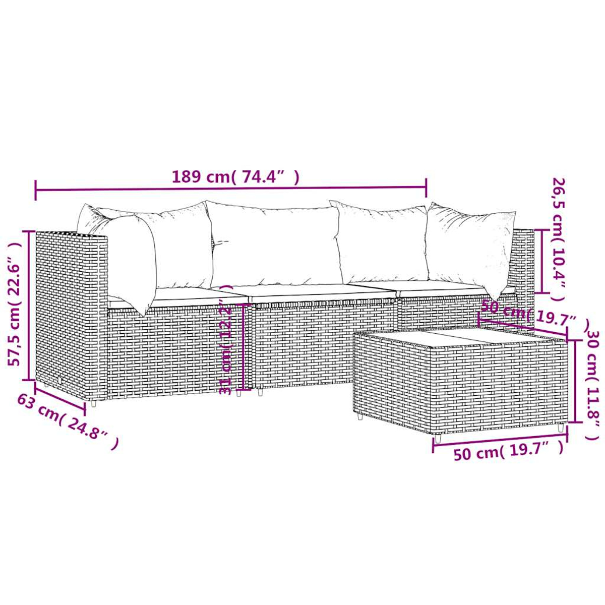 Ein geflochtenes Outdoor-Sofa mit überlagerten Abmessungen und einer passenden Ottomane.