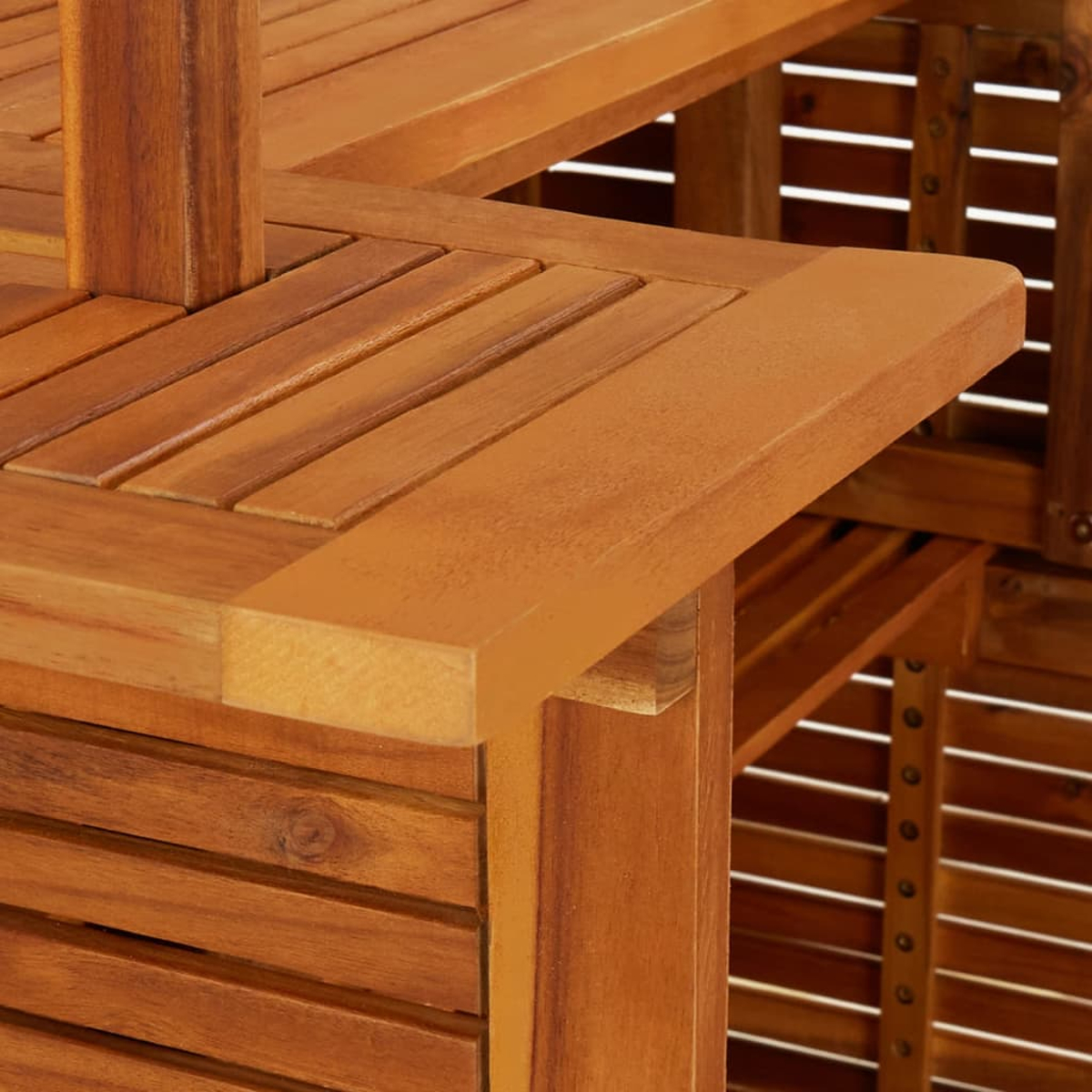 Holzbardetails. Nahaufnahme von Holzbarkomponenten, die die Konstruktion zeigen.