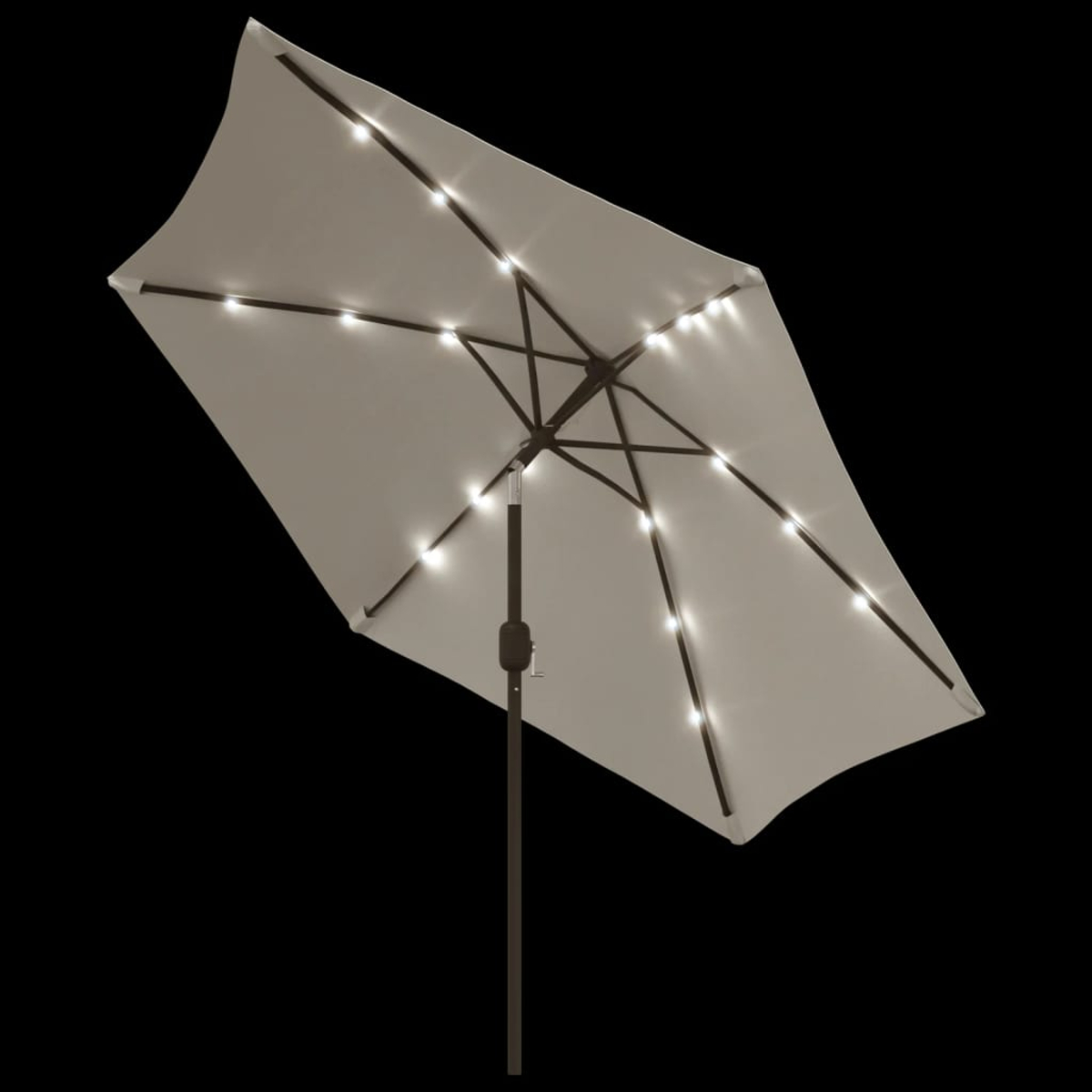 Weißer Sonnenschirm mit Lichtern.