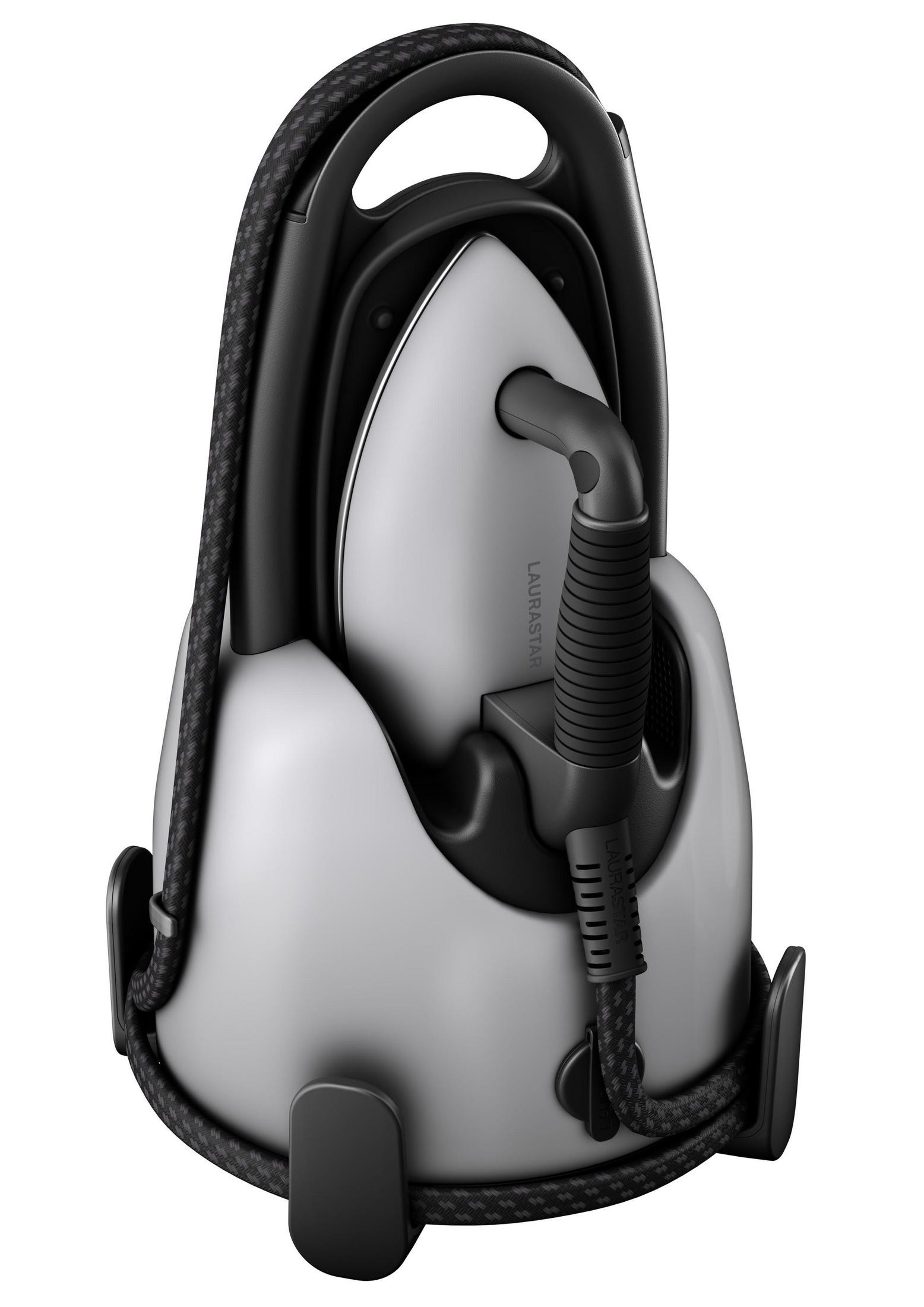 Ein grau-weißes Dampfbügeleisen in einem Halter. Das Kabel ist um den Halter gewickelt.