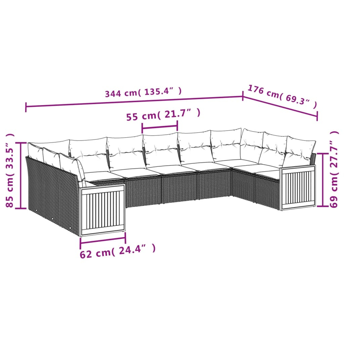 Ein großes Outdoor-Sofaset mit Maßen. Es besteht aus gewebtem Material. Weiße Kissen.
