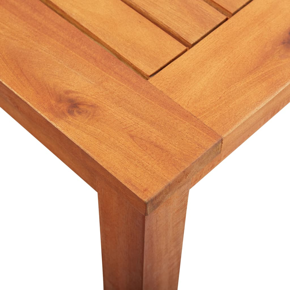 Nahaufnahme einer Holztischecke.