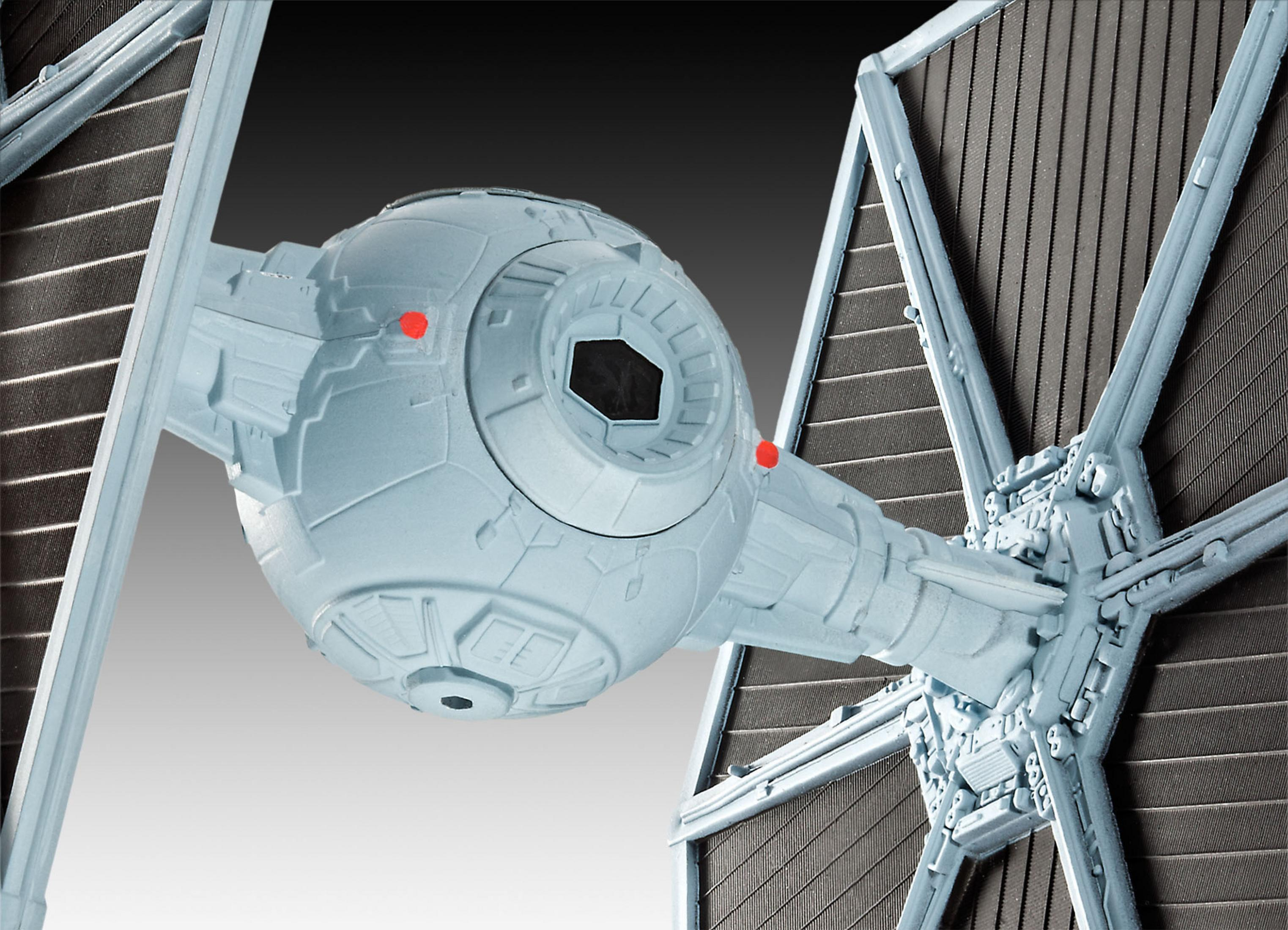 Een lichtblauw TIE-jager model met zwarte vleugels. Rode accenten op de cockpit.