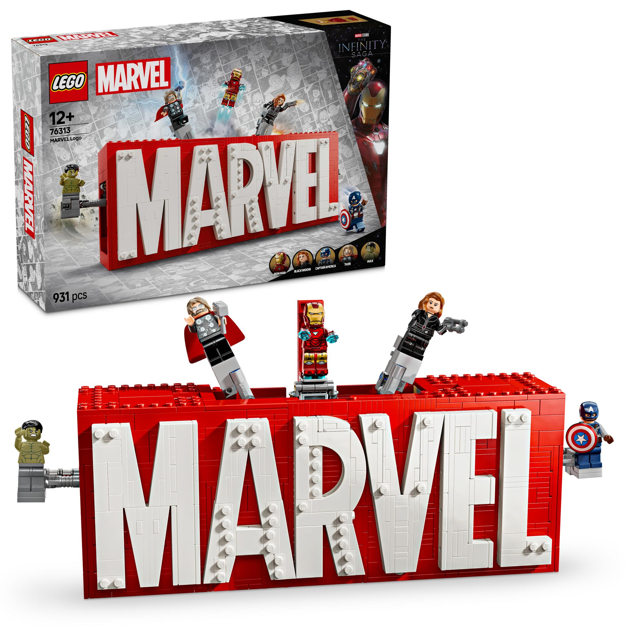 Zestaw LEGO Marvel z czerwonym logo MARVEL, minifigurkami i grafiką na pudełku. Białe tło, szczegółowa konstrukcja.