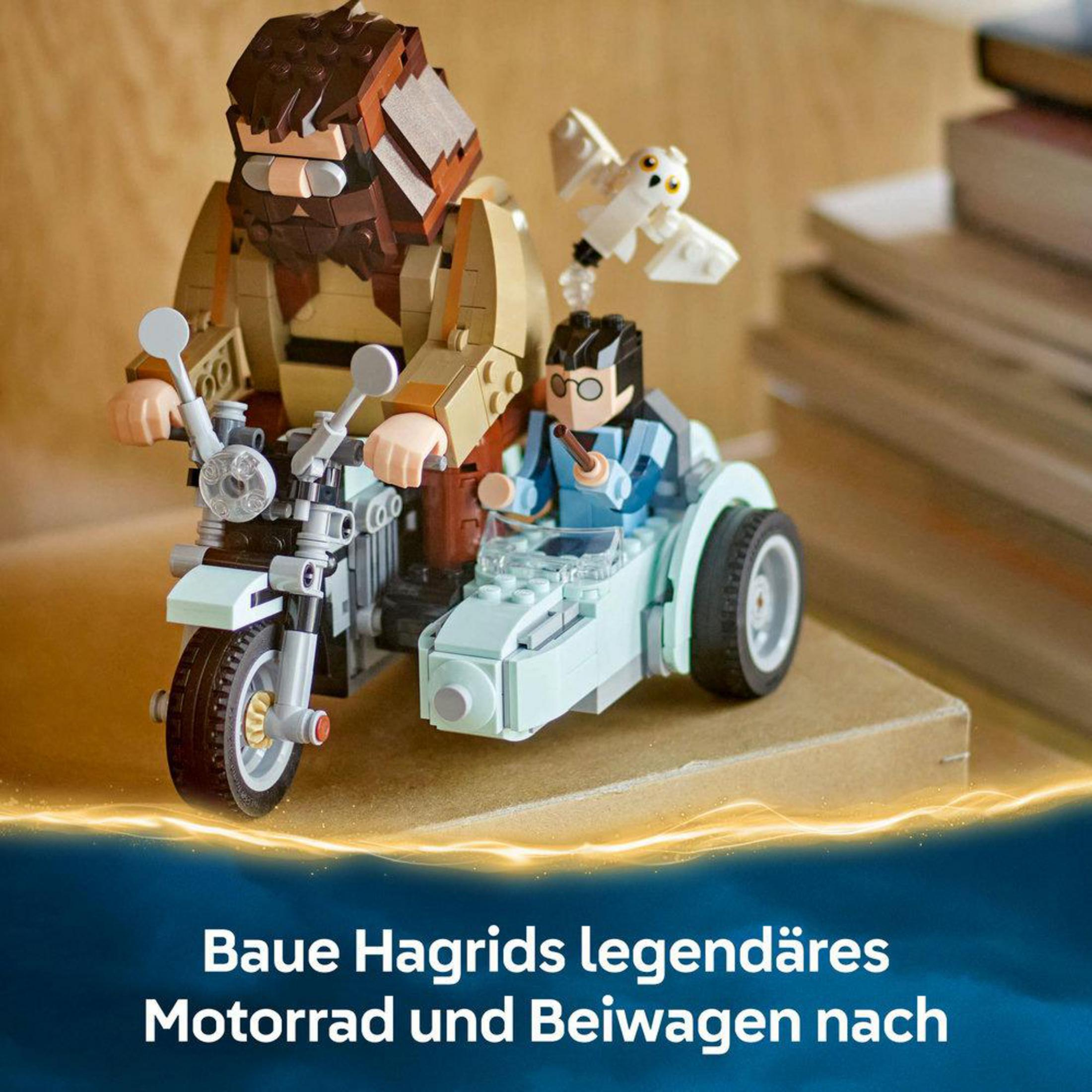Harry Potter ve bir baykuşla birlikte motosiklet kullanan Hagrid'in LEGO modeli.