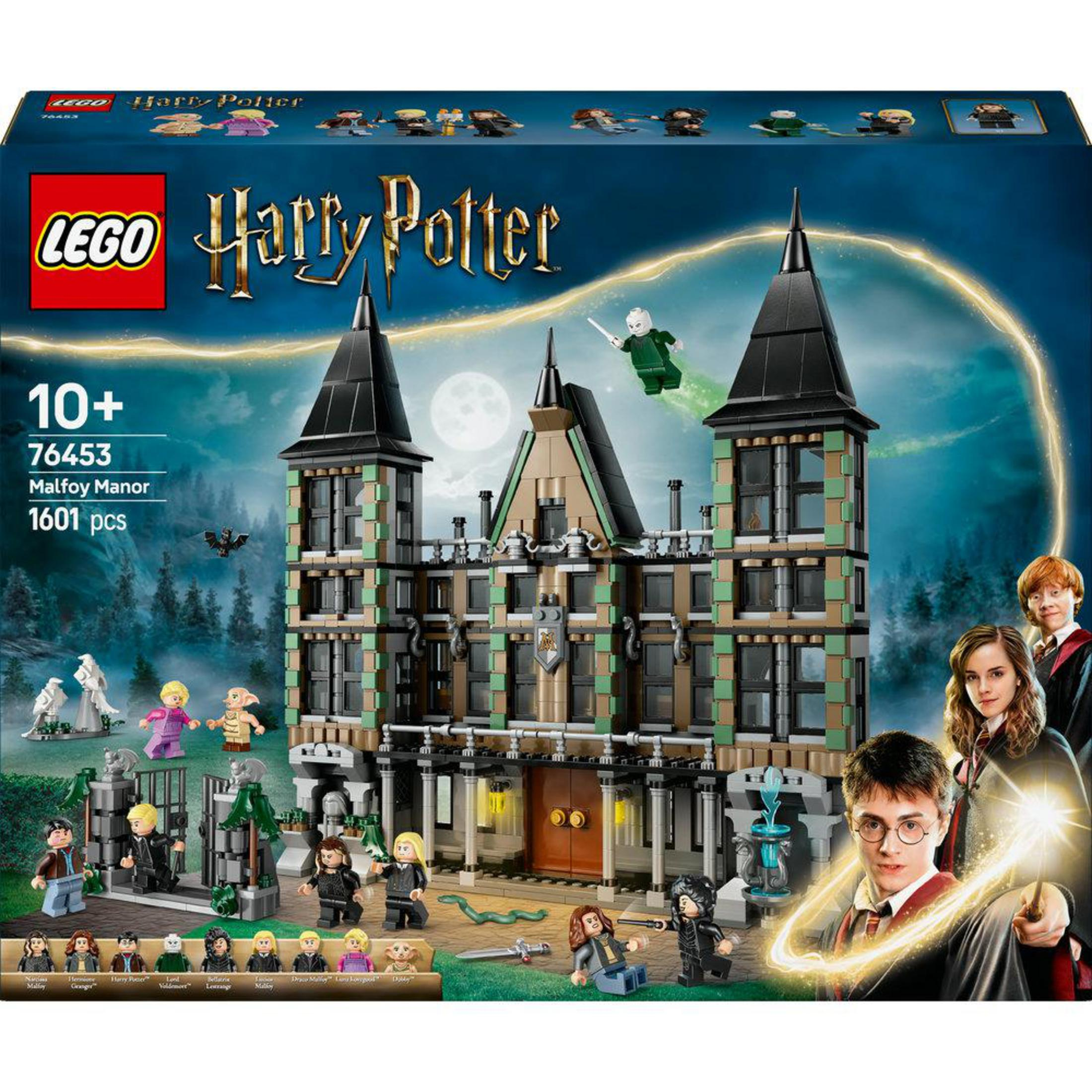 Un set Lego Harry Potter Malfoy Manor con personaggi e una scena di edificio dettagliata.