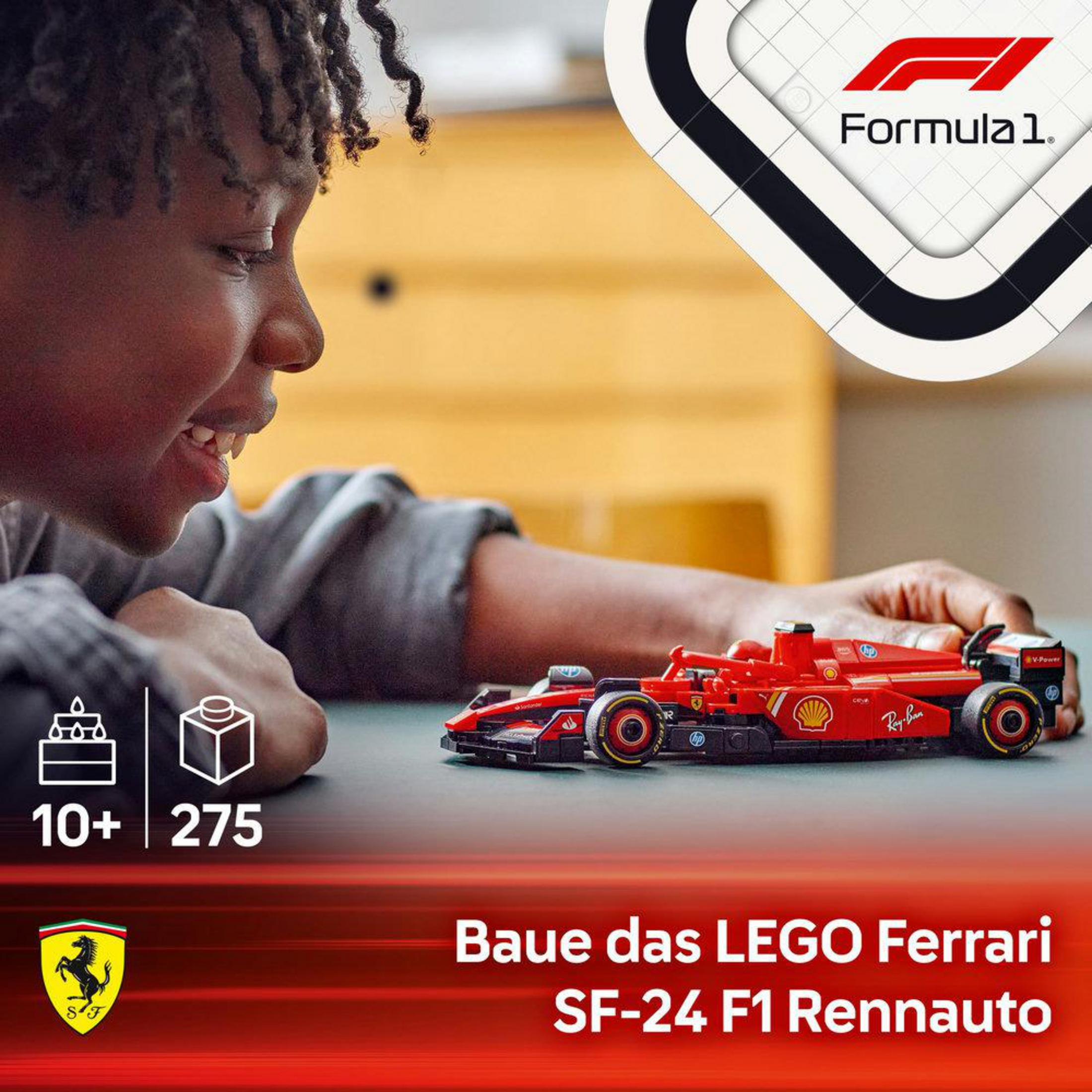 Chłopiec bawi się modelem samochodu wyścigowego Lego Ferrari SF-24.