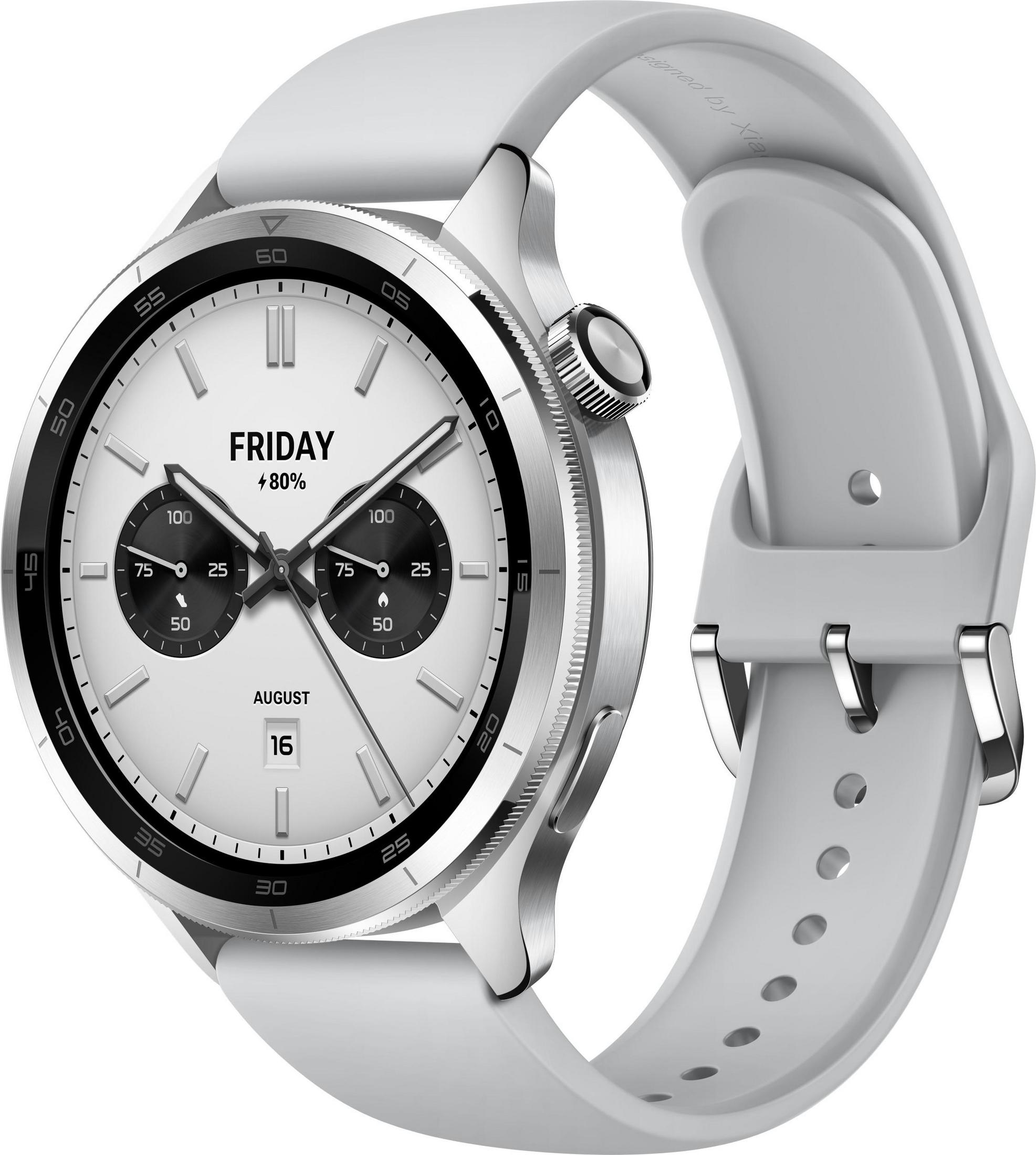 Une montre intelligente argentée avec un cadran blanc. Le cadran comporte des chiffres noirs et un anneau noir sur le bord.