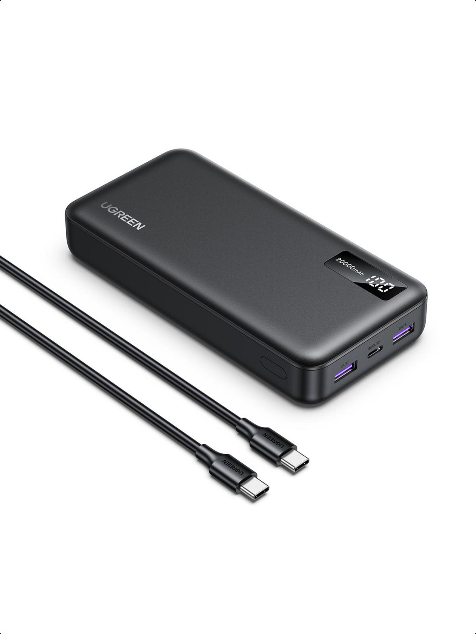 Czarny power bank UGREEN z dwoma portami USB-A i USB-C. Dwa kable ładujące. Białe tło.