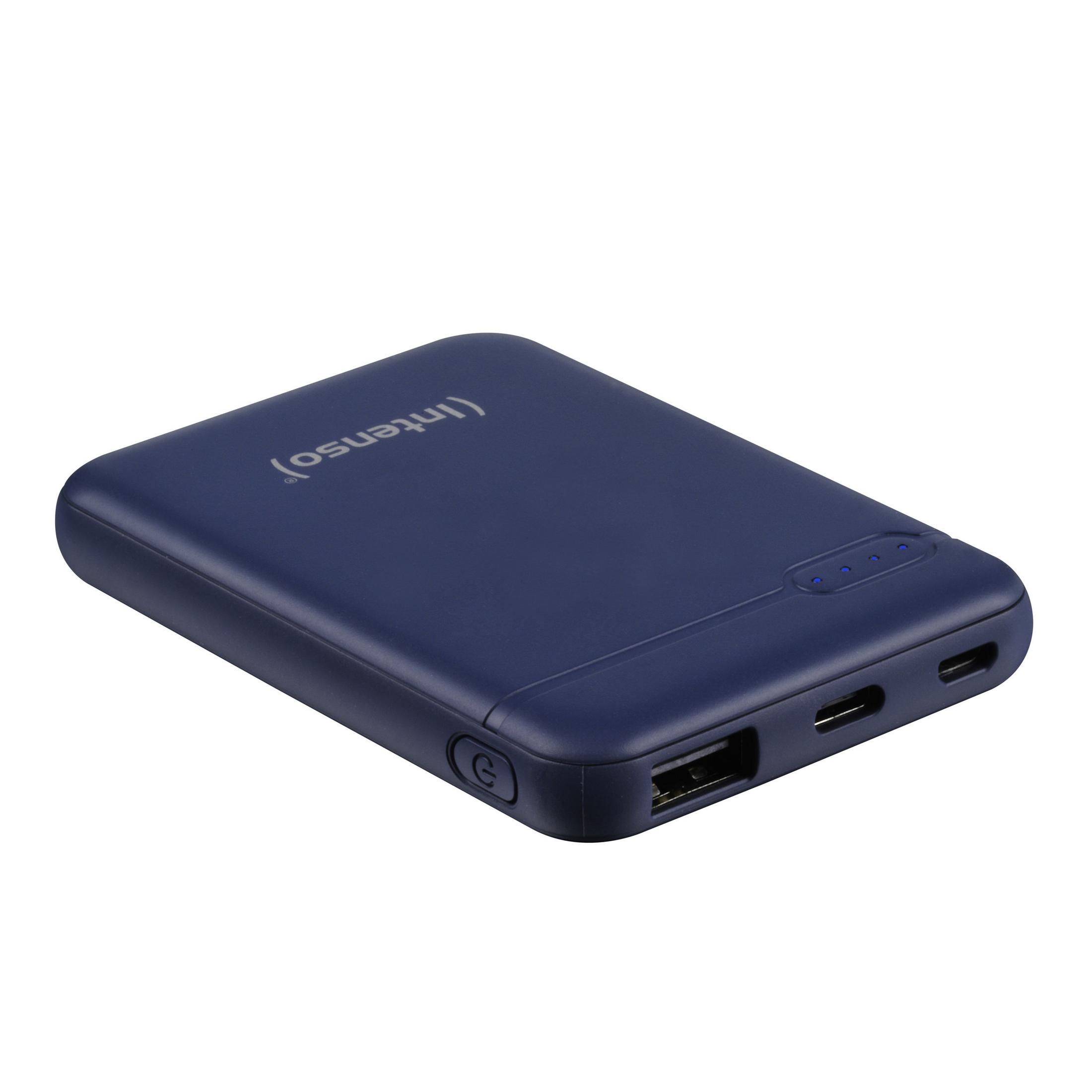 Power bank Intenso blu, leggermente angolato, che mostra le porte e il pulsante di accensione.