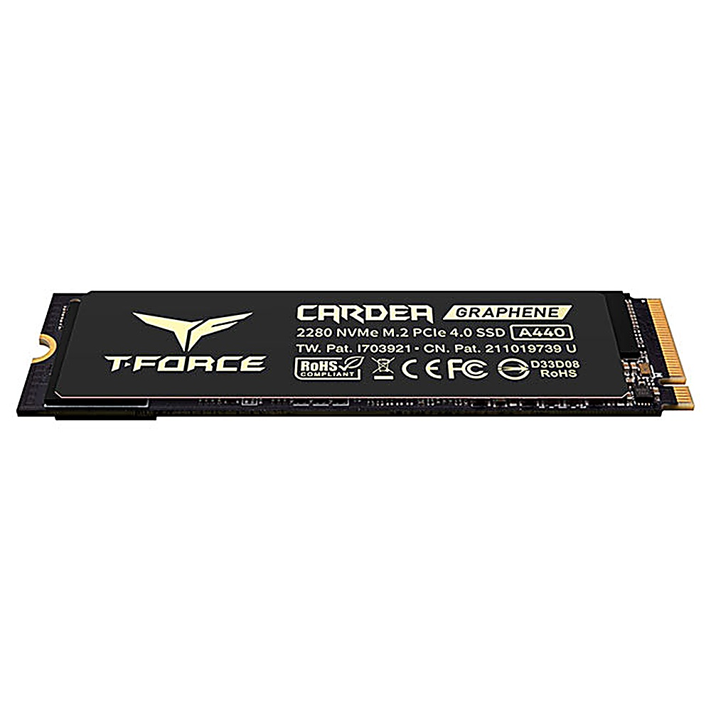 Czarny dysk SSD T-Force Cardea Graphene. Złote logo i tekst. Szczegóły produktu wydrukowane na czarnej powierzchni.