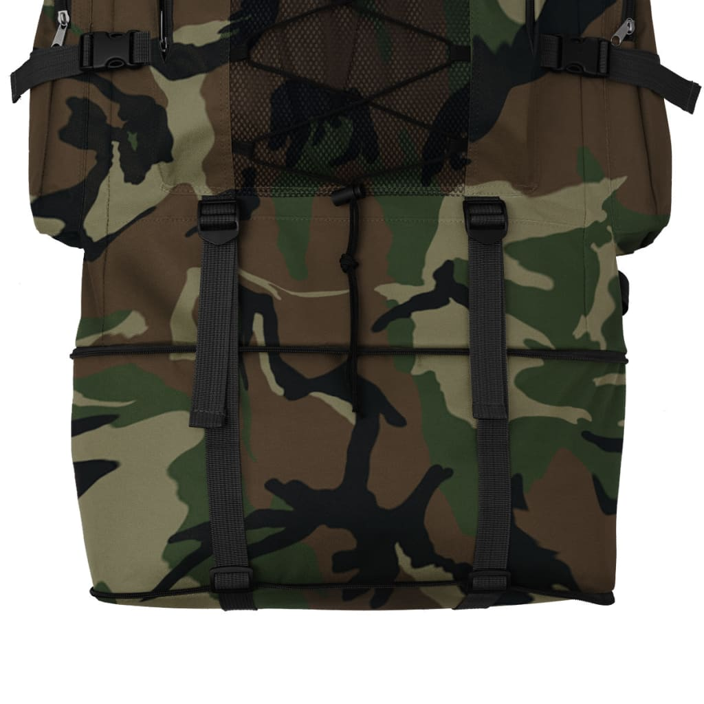Nahaufnahme des unteren Teils eines Tarnrucksacks mit Gurten und Schnallen.