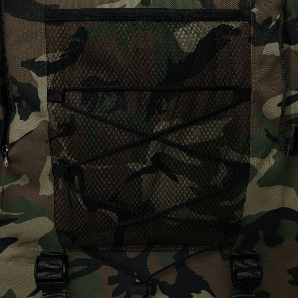 Nahaufnahme der Netztasche eines Tarnrucksacks mit Kordelzug.