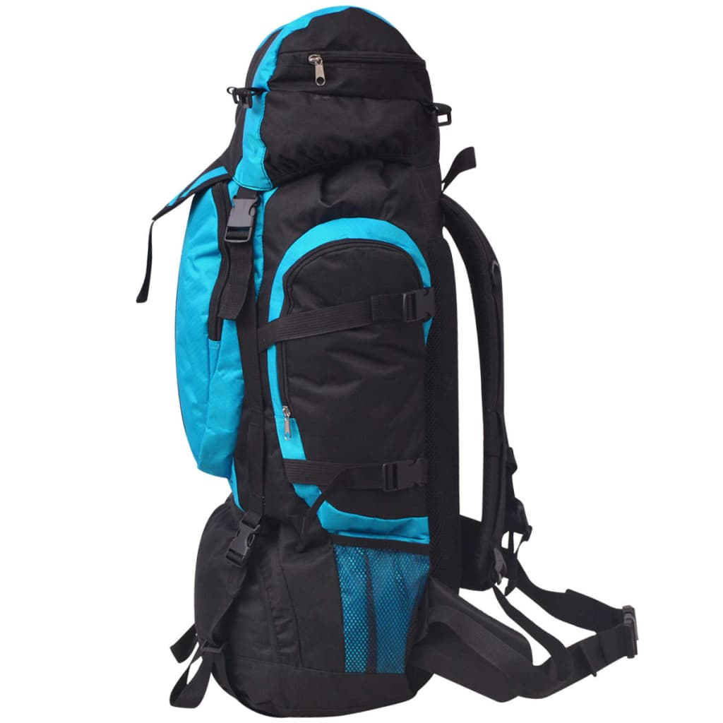 Blauer und schwarzer Rucksack zum Wandern. Er hat Riemen, Taschen und Schnallen. Weißer Hintergrund.