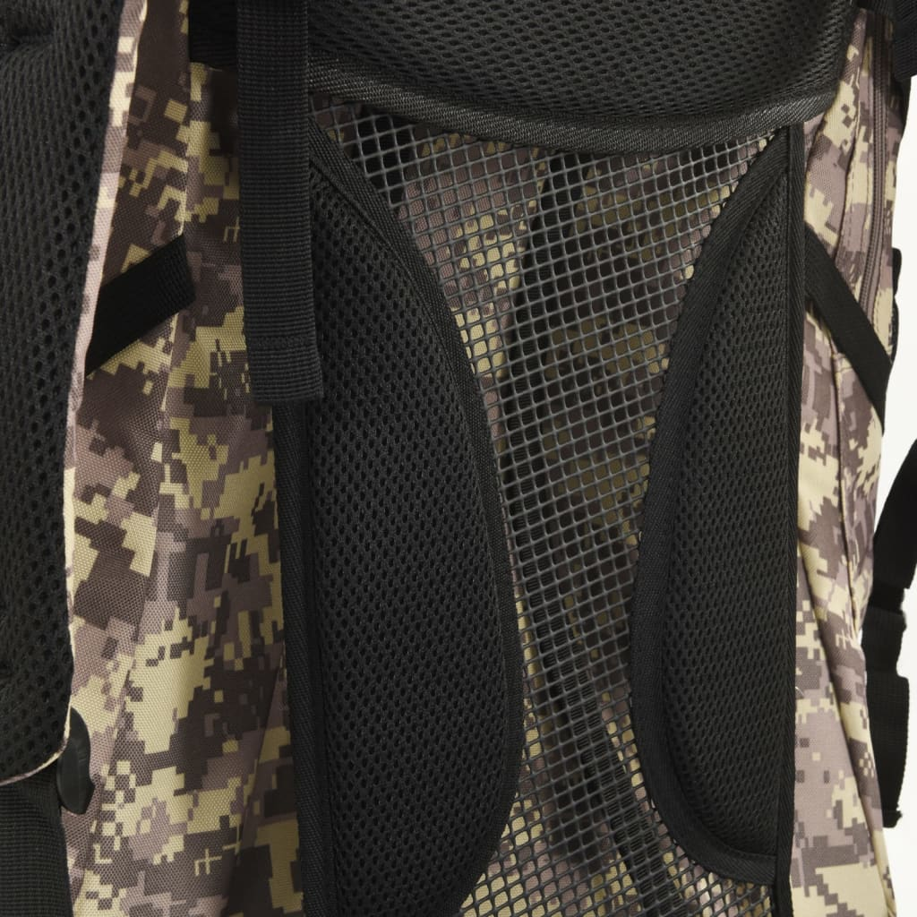 Nahaufnahme des Rückens eines Tarnrucksacks. Schwarzes Netz und Riemen sind sichtbar.
