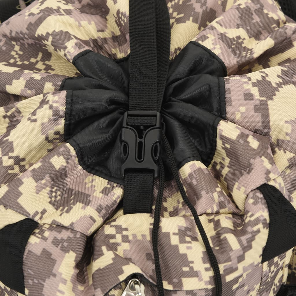 Nahaufnahme eines Tarnrucksacks mit schwarzem Schnallen- und Riemenverschluss.