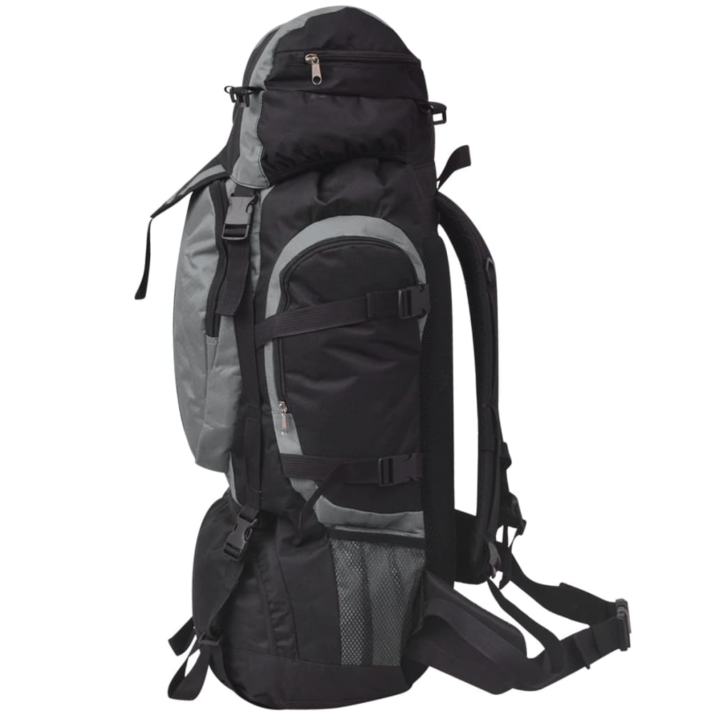 Schwarzer und grauer Rucksack. Seitenansicht mit Taschen, Riemen und Schnallen. Einfarbiger Hintergrund.