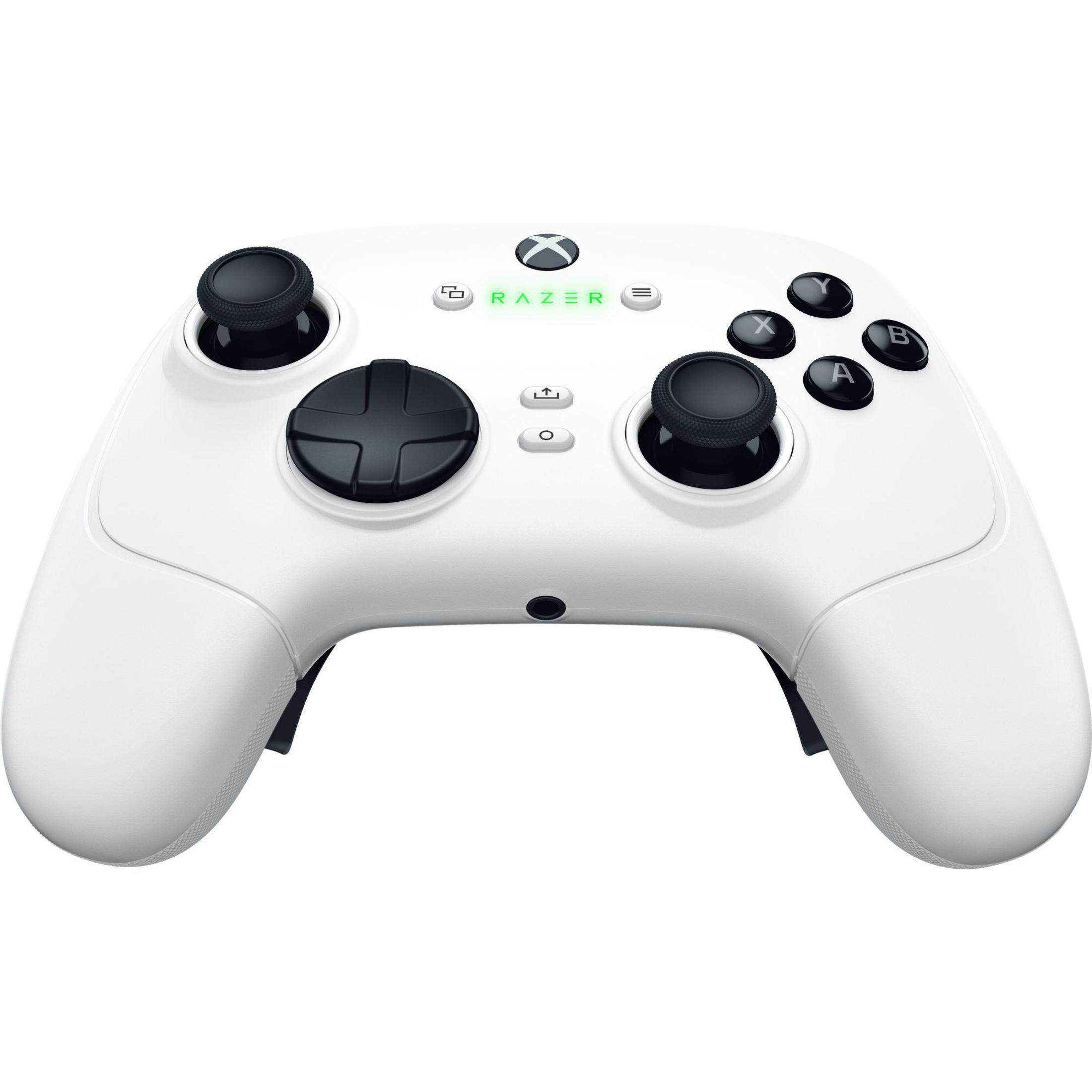 Siyah joystick ve düğmeli beyaz Razer Xbox denetleyicisi. Beyaz arka plan üzerinde izole edildi.