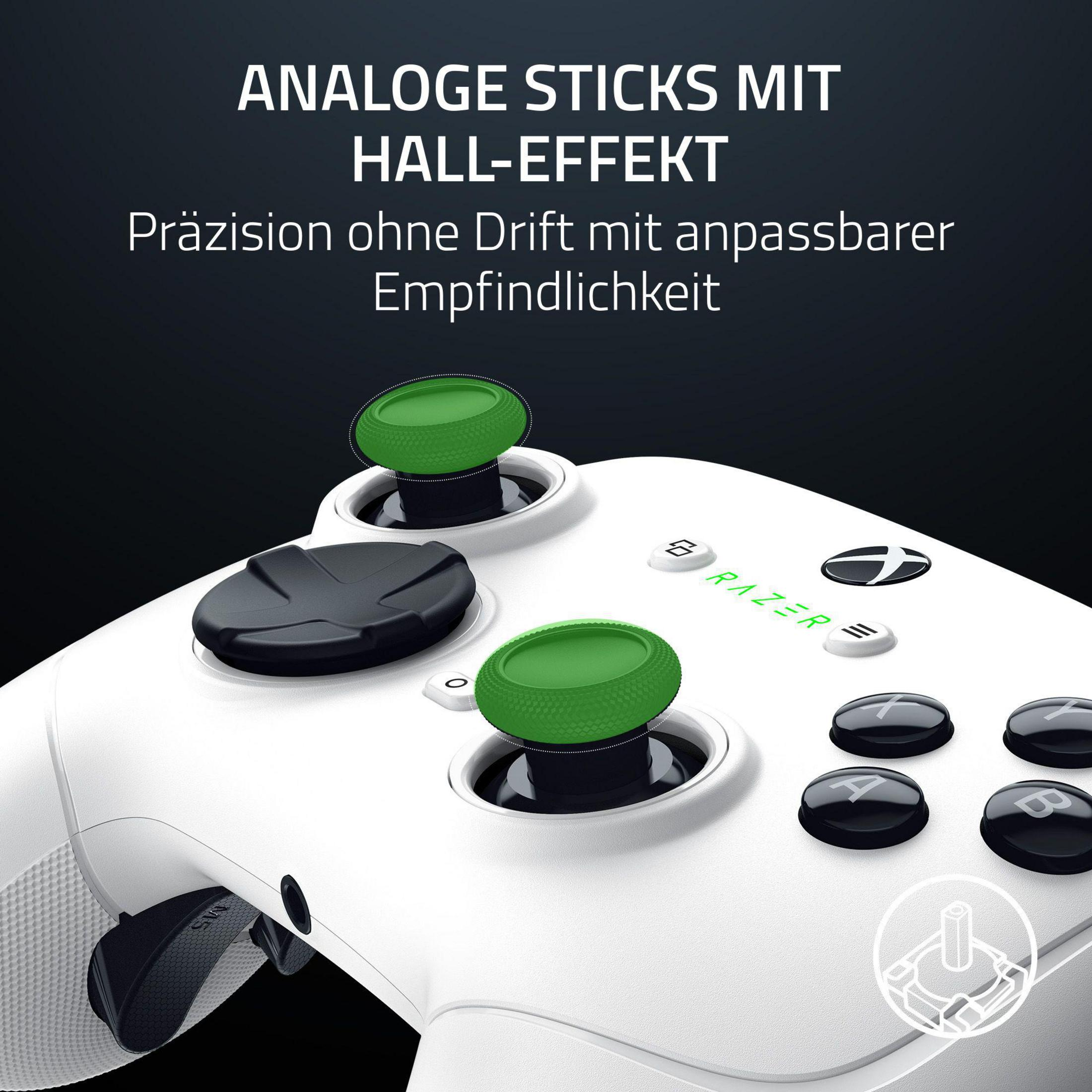Yeşil başparmaklıklı beyaz Xbox denetleyicisi. Metin: 'ANALOGE STICKS MIT HALL-EFFEKT'.