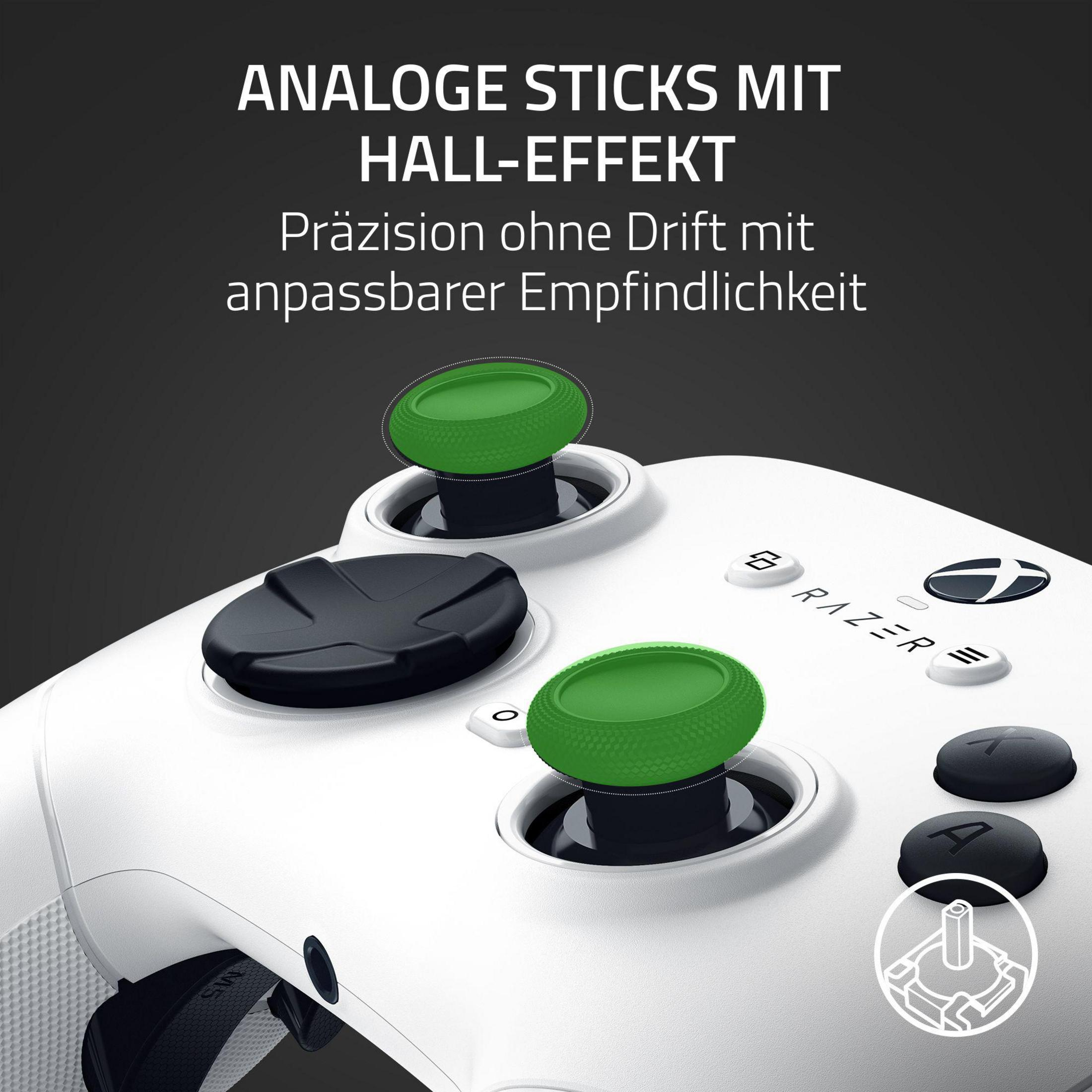 Un controller bianco con levette analogiche verdi e pulsanti neri, etichettato Razer.
