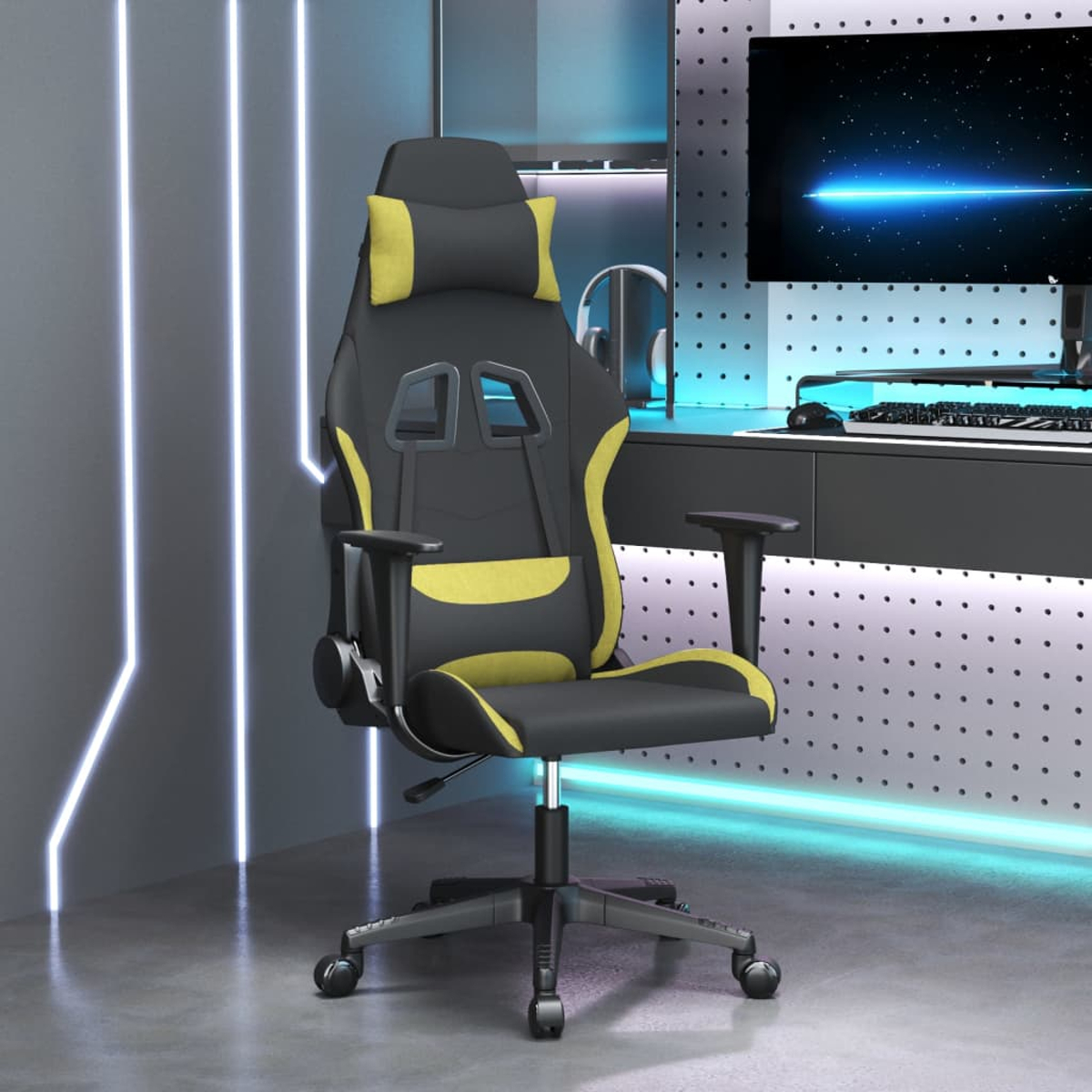 Una sedia da gaming con un design nero e giallo. È in una stanza con luci al neon.