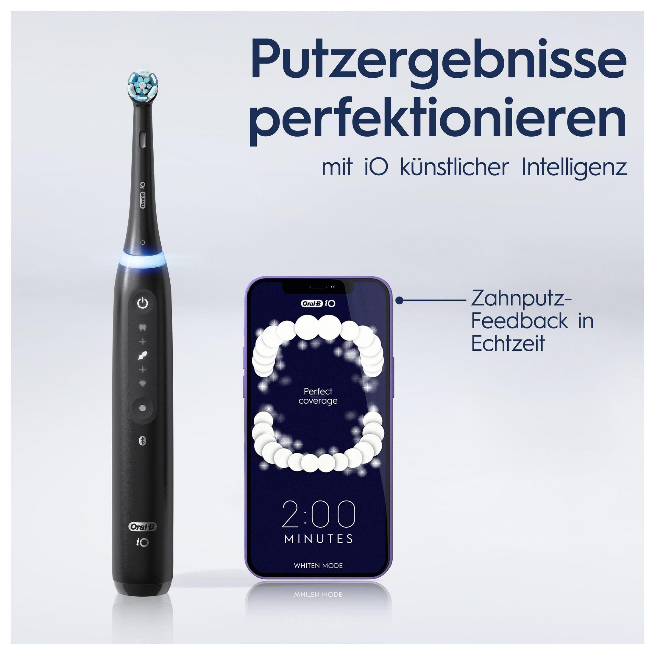 Schwarze elektrische Zahnbürste und Telefon. Telefon zeigt Zahnreinigung mit Echtzeit-Feedback.