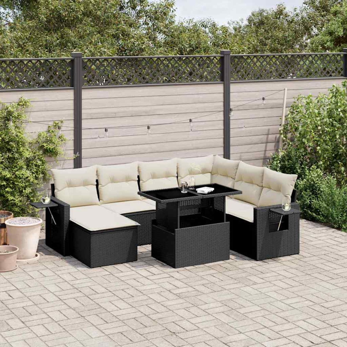 Terrassenset mit Tisch und Sitzgelegenheiten auf einer Terrasse.