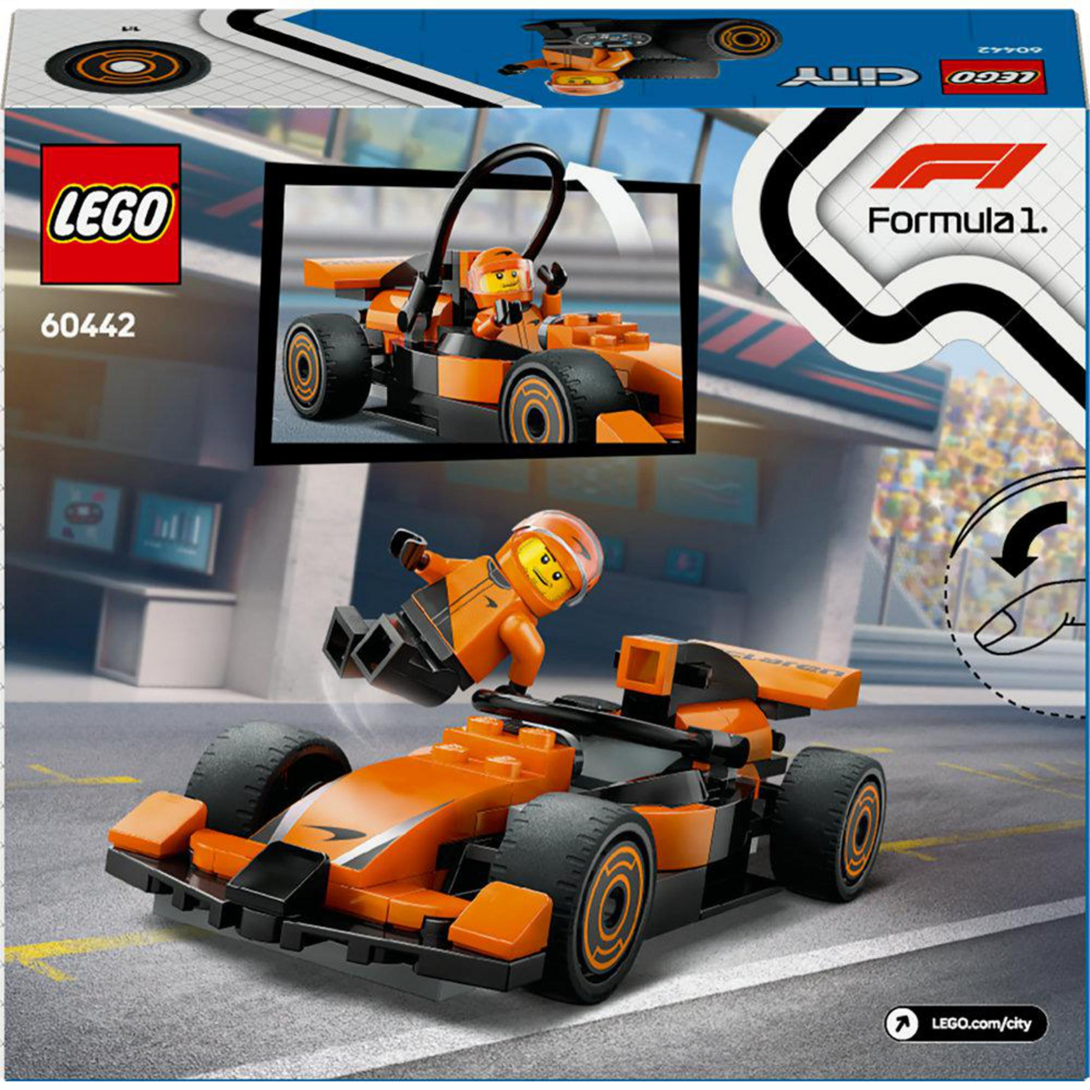 Lego City raceauto. Een oranje raceauto met een coureur. De achtergrond is een racecircuit.
