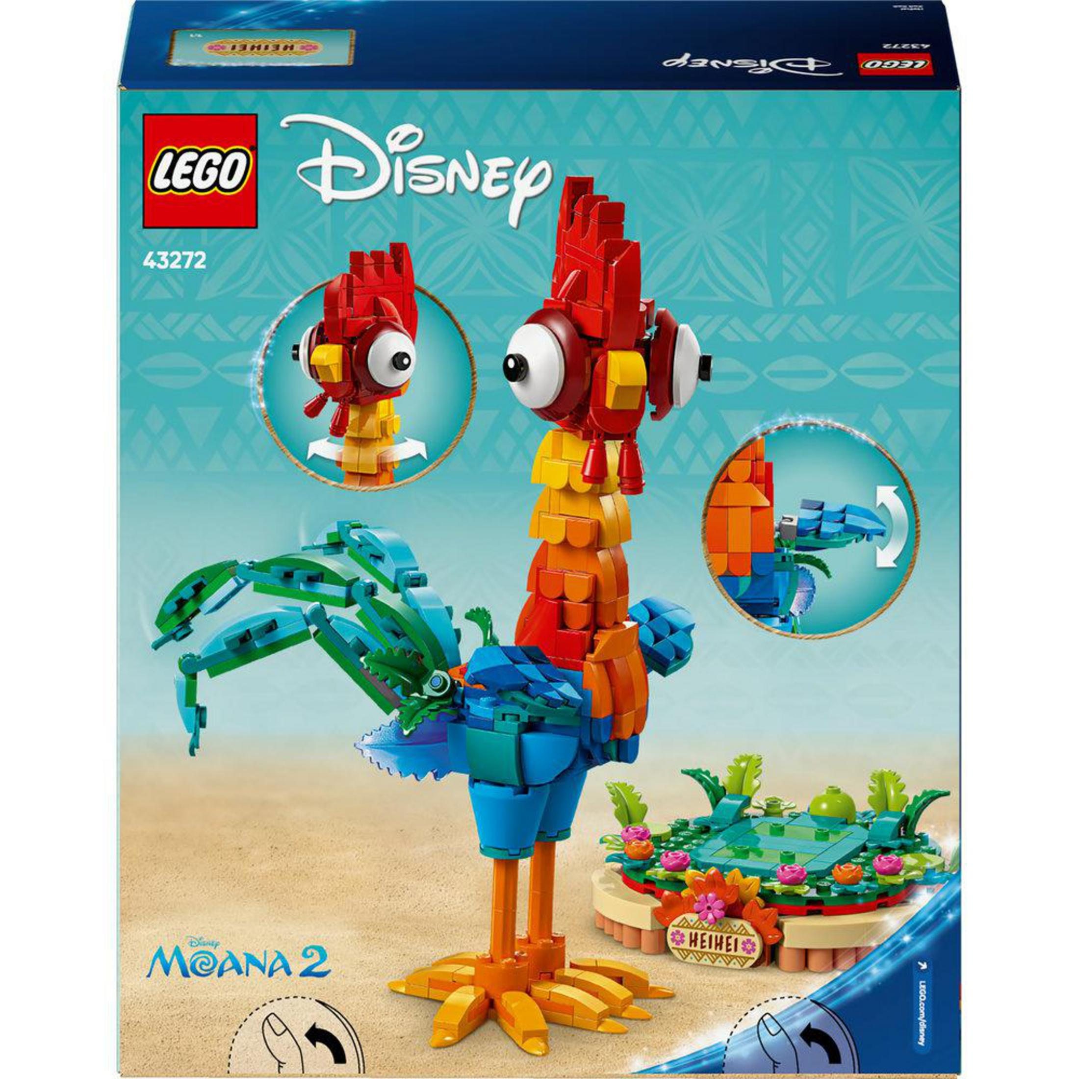Moana 2'den Hei Hei'nin Lego seti, kutuda sergileniyor. Renkli bir horoz Lego figürü.