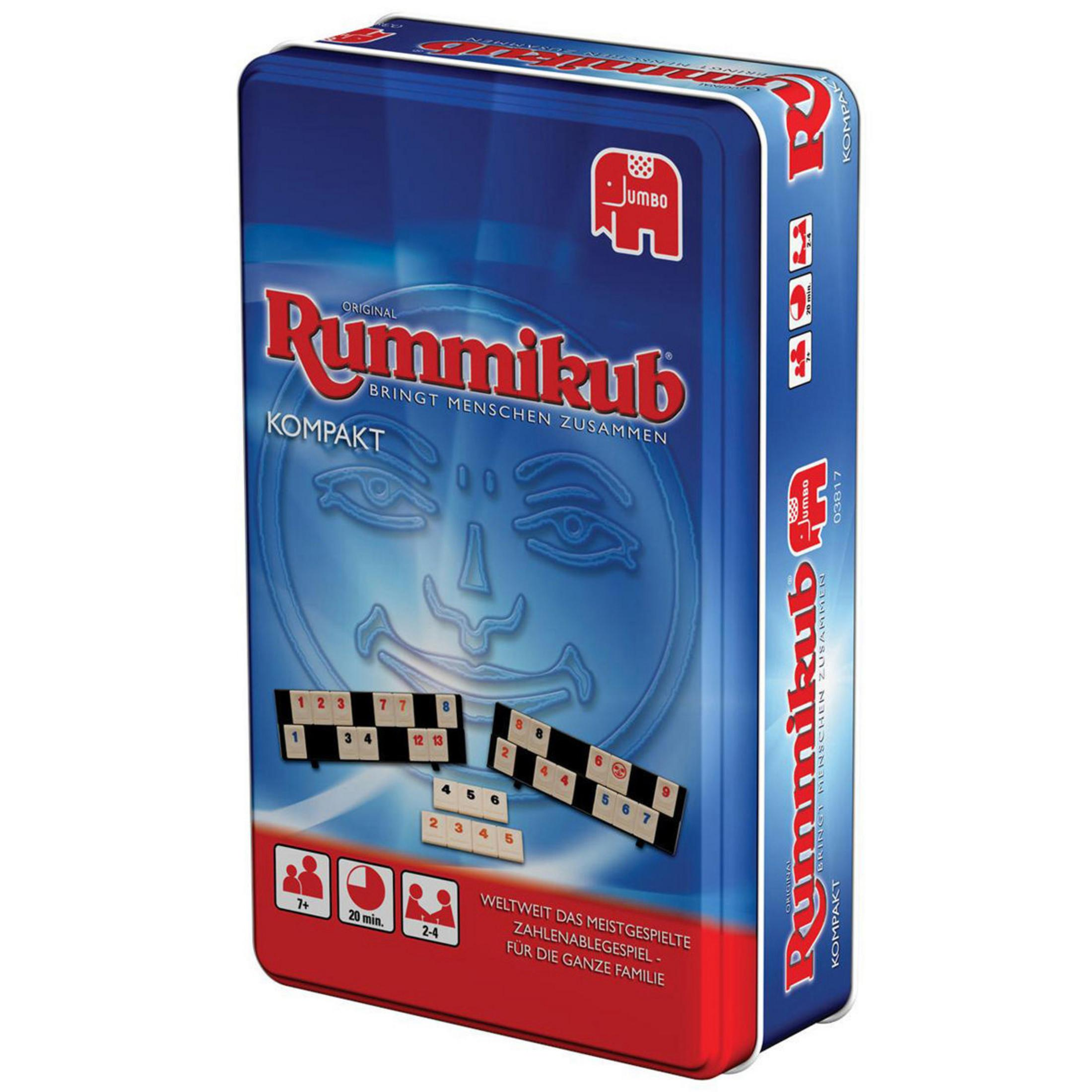 Niebieskie i czerwone pudełko Rummikub Kompakt. Pokazuje kafelki z numerami i logo gry. Twarz jest w tle.