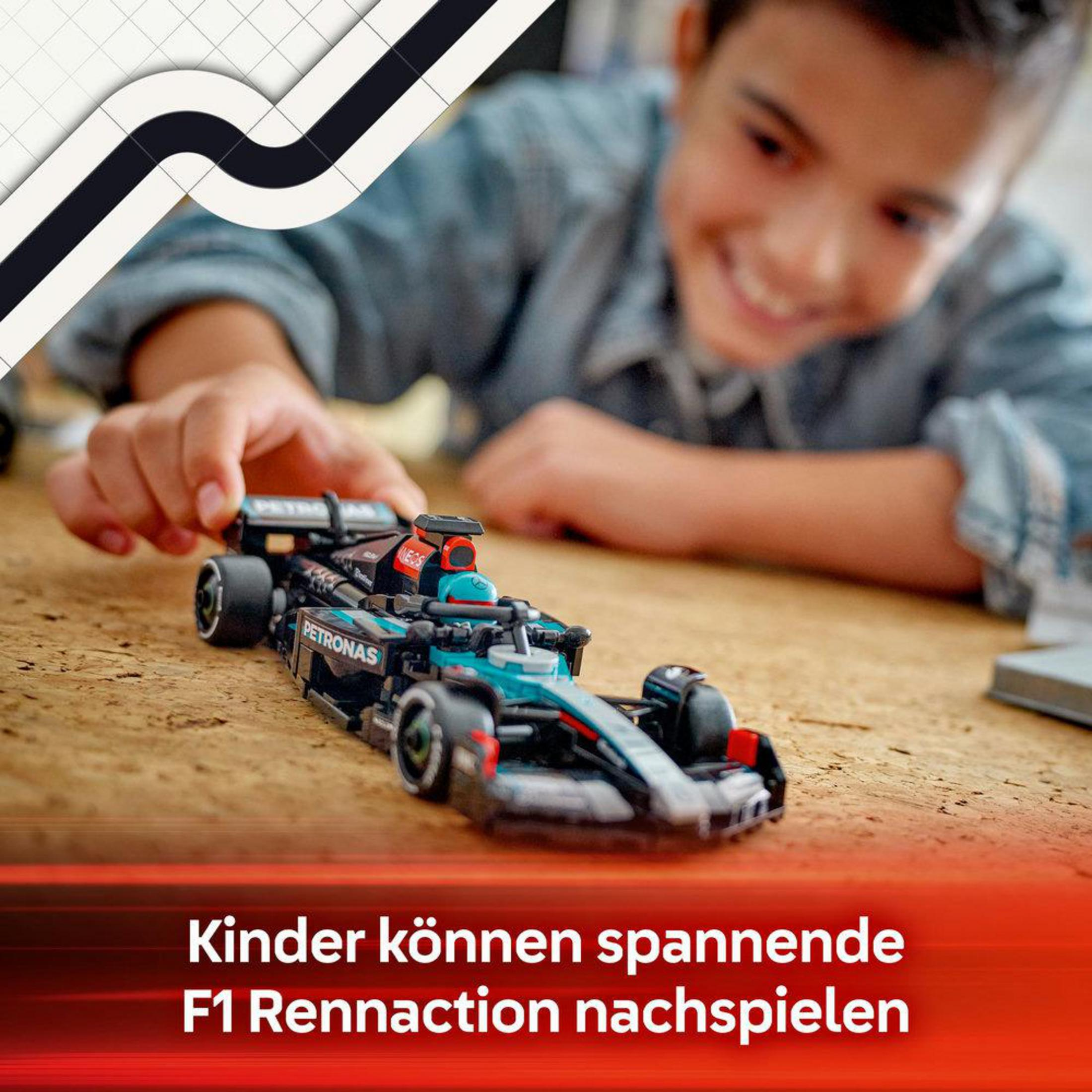 Dziecko bawiące się modelem samochodu Lego F1 na stole. Model samochodu jest na stole.