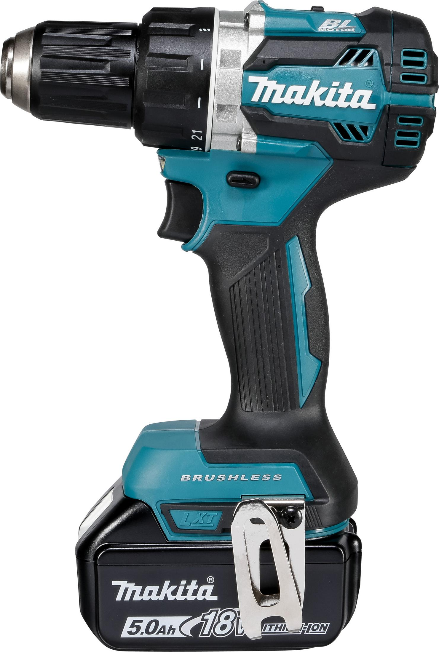 Eine teal- und schwarze Makita Akku-Bohrmaschine mit Akku, vor weißem Hintergrund.