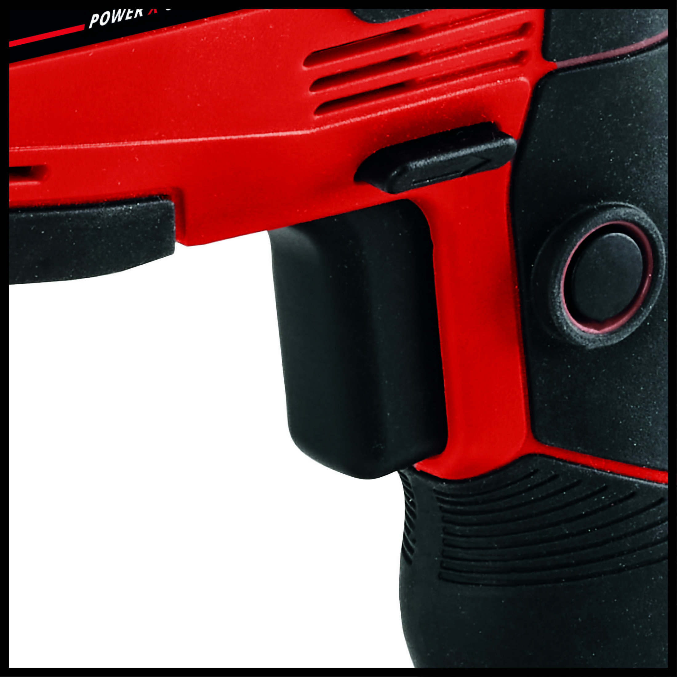 Zbliżenie na czerwono-czarny obszar spustu wiertarki elektrycznej.