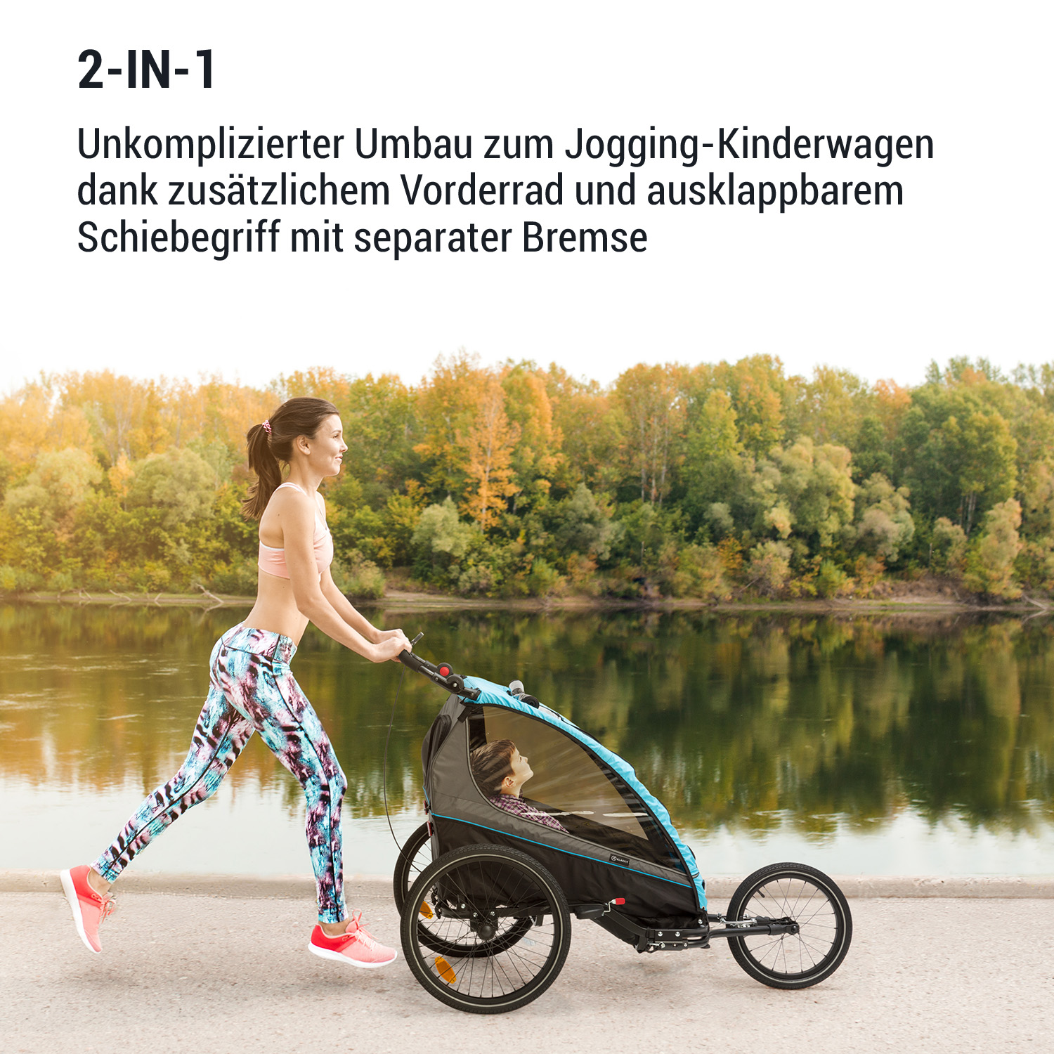 Frau joggt mit Kind im Kinderwagen. Im Hintergrund sind Fluss und Bäume zu sehen.
