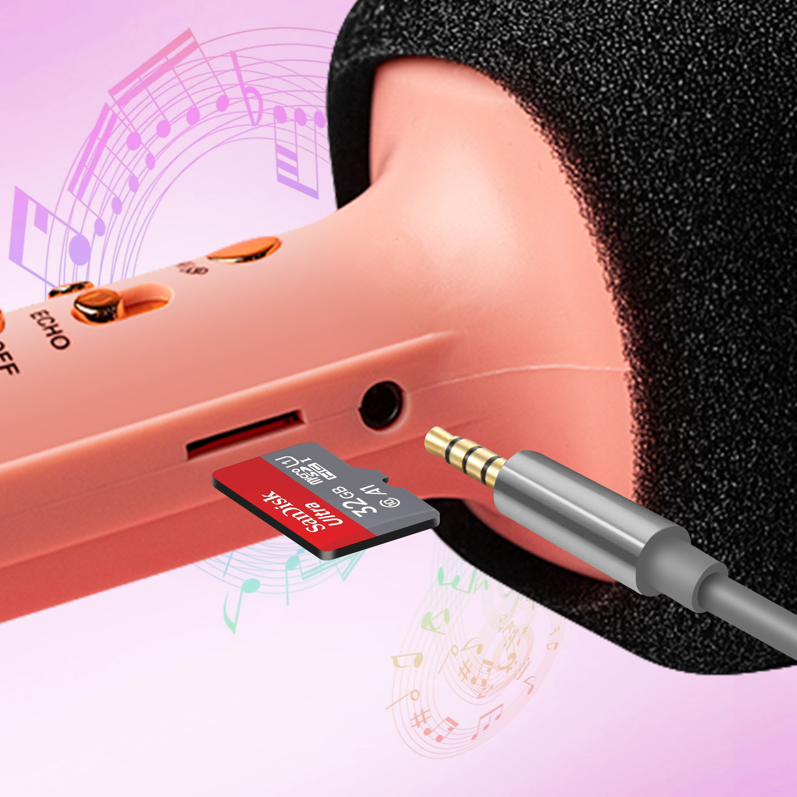 Primo piano di un microfono rosa con scheda SD da 32 GB e cavo collegato, con note musicali.