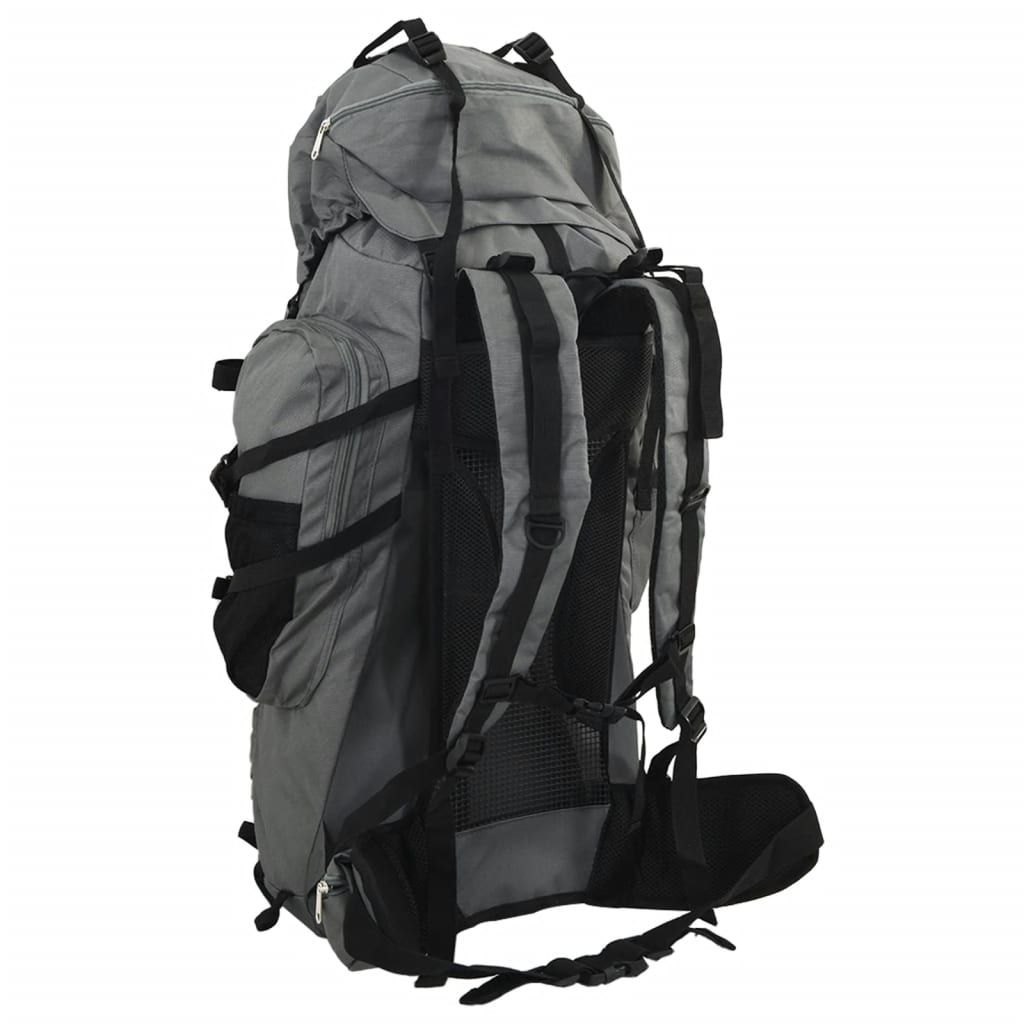 Grauer Rucksack mit schwarzen Gurten und Taschen. Der Rucksack ist hoch und hat viele Gurte.