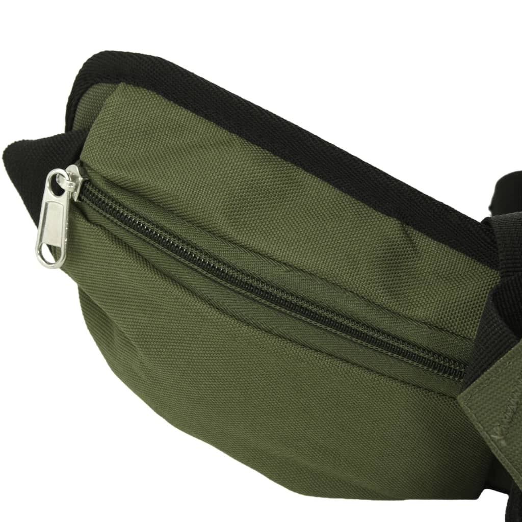 Grüne Bauchtasche. Der Reißverschluss ist silbern, und der schwarze Gurt ist sichtbar.