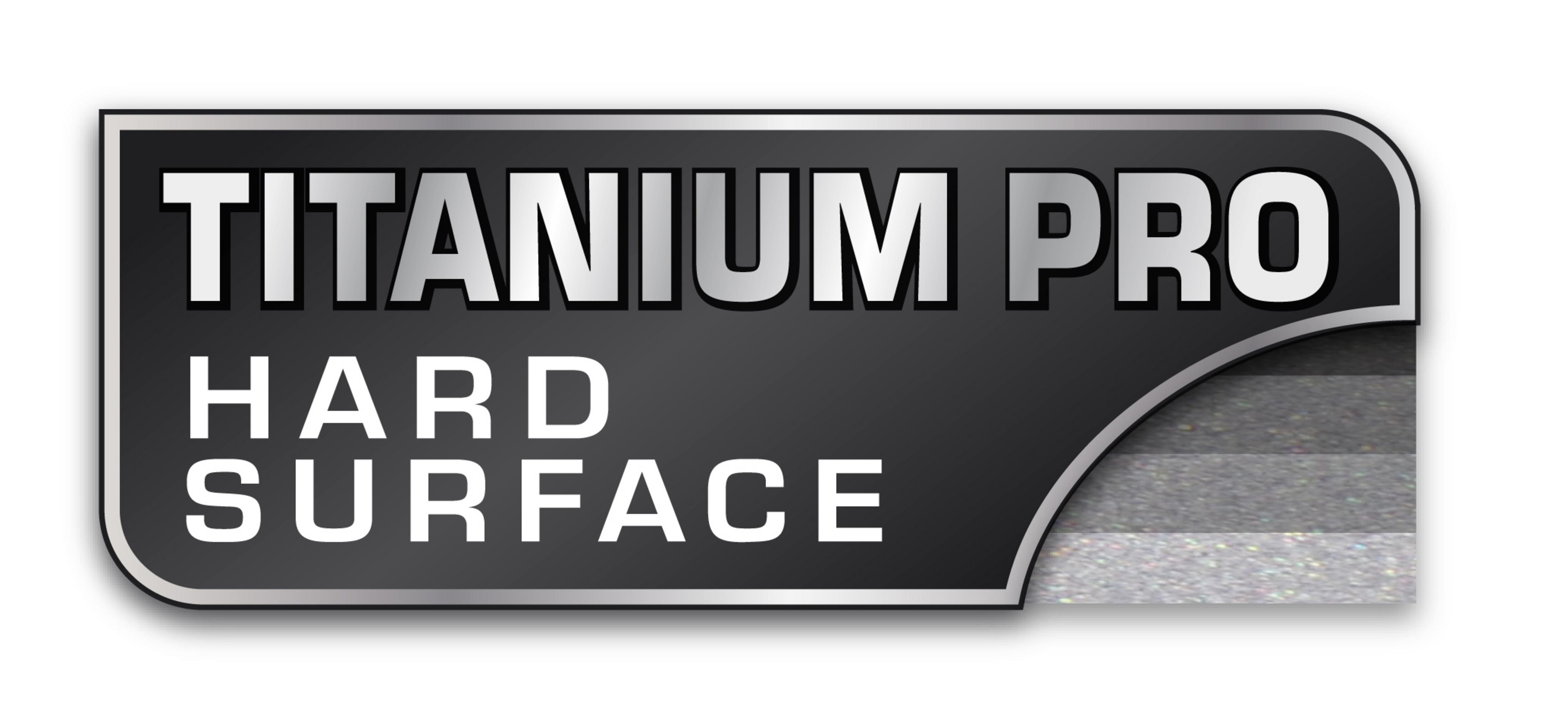 Silber-schwarzes Titanium Pro Hard Surface Logo auf weißem Hintergrund, mit Schichtdetails.