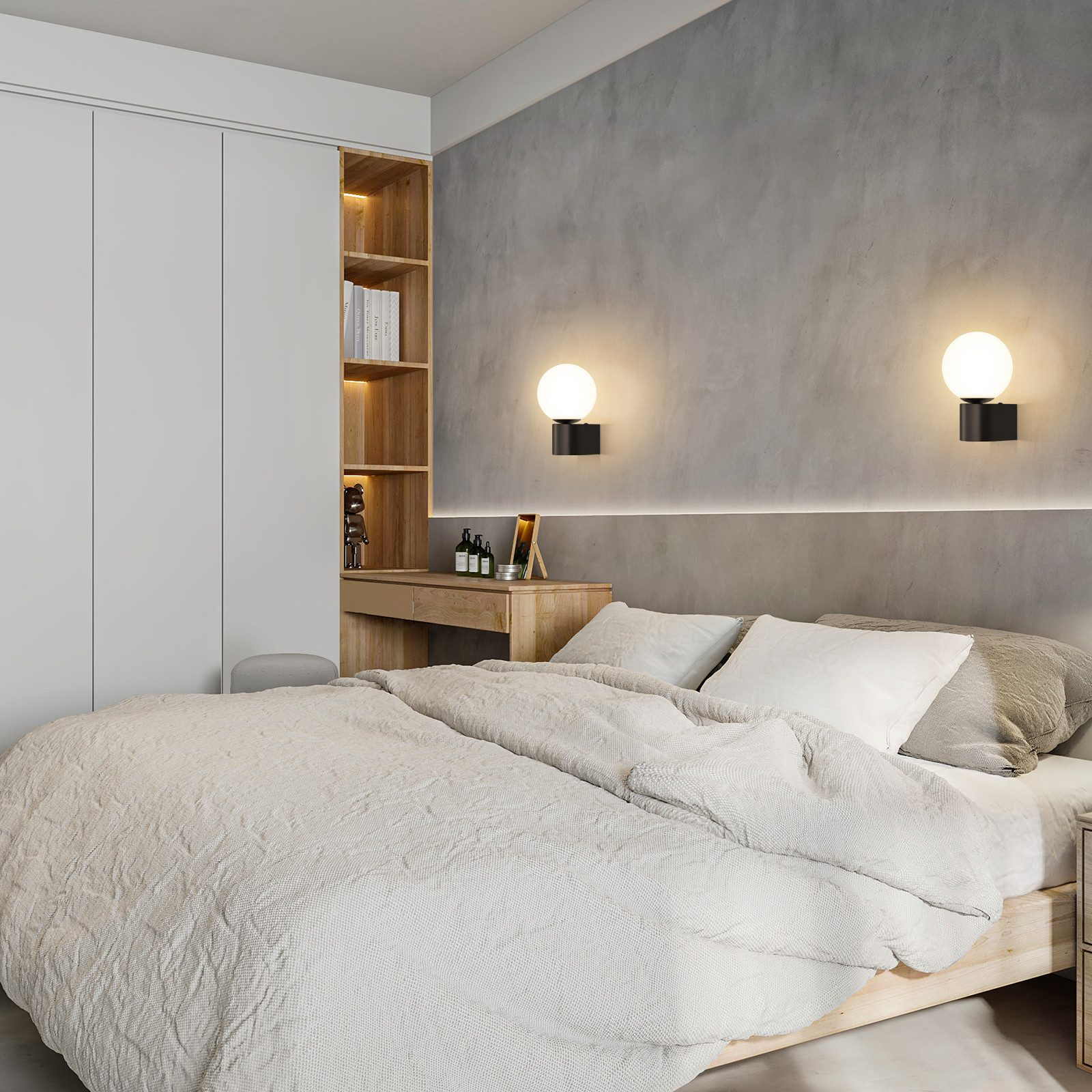 Camera da letto con letto, parete grigia, mobili in legno e due lampade a parete. Schema colori neutro.