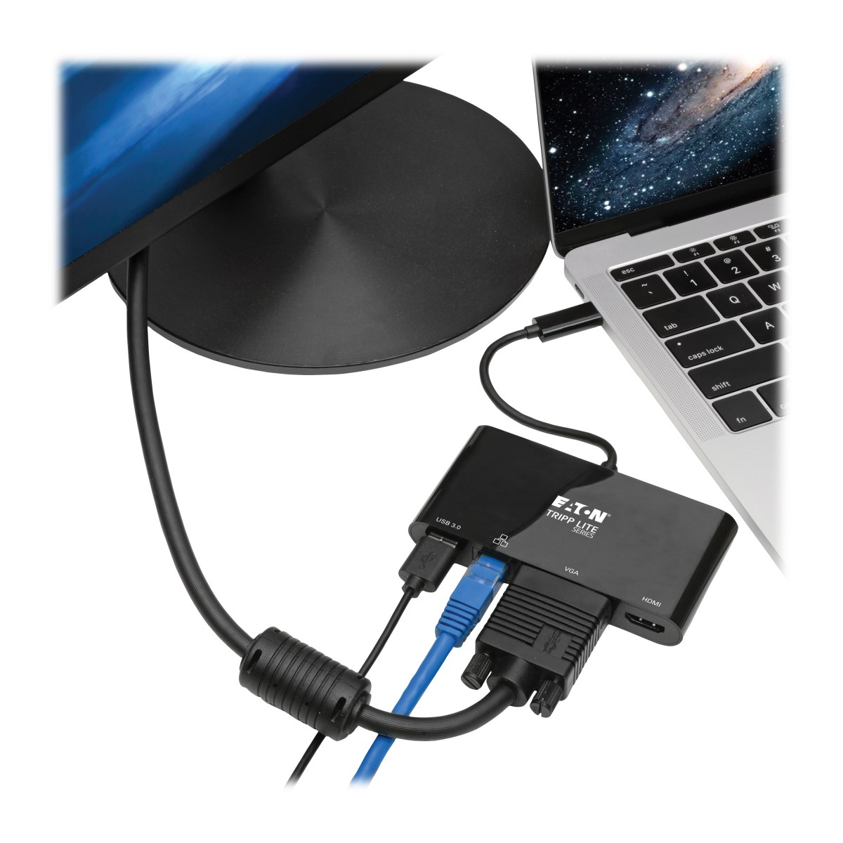 Un laptop collegato a un monitor e una docking station nera con porte USB.