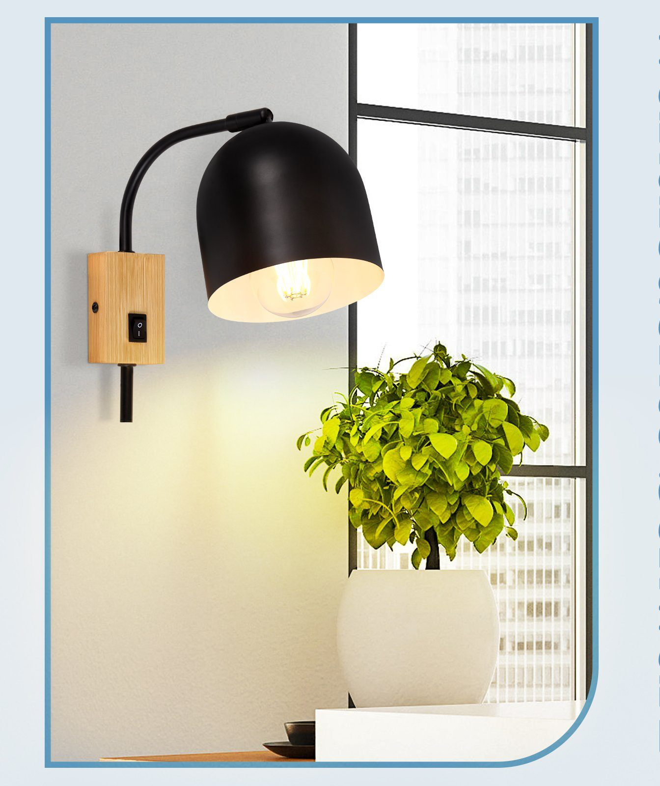 Lampada nera a parete con base in legno e pianta in vaso bianco.
