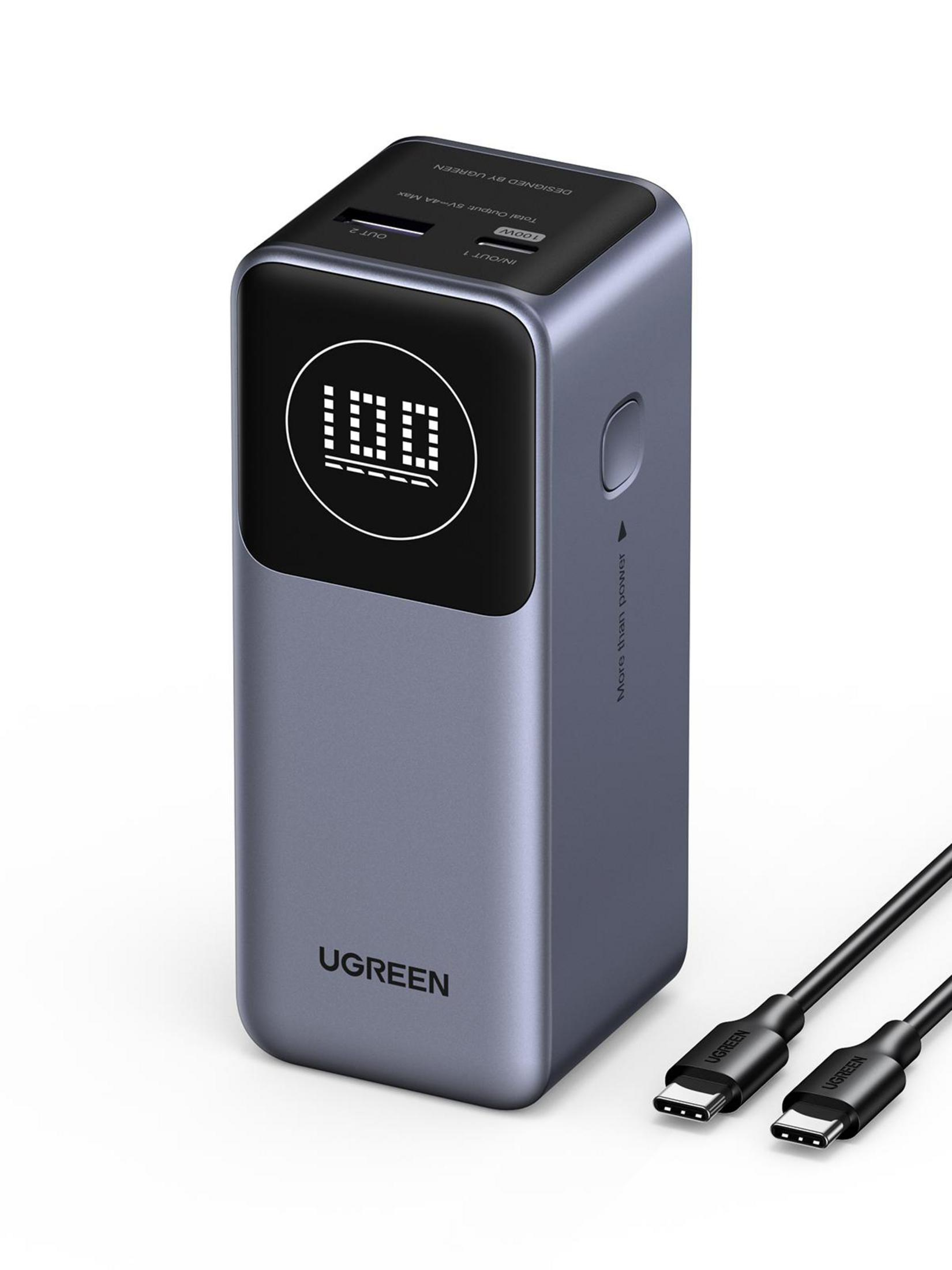 Niebieski i szary power bank z cyfrowym wyświetlaczem i dwoma kablami ładującymi.