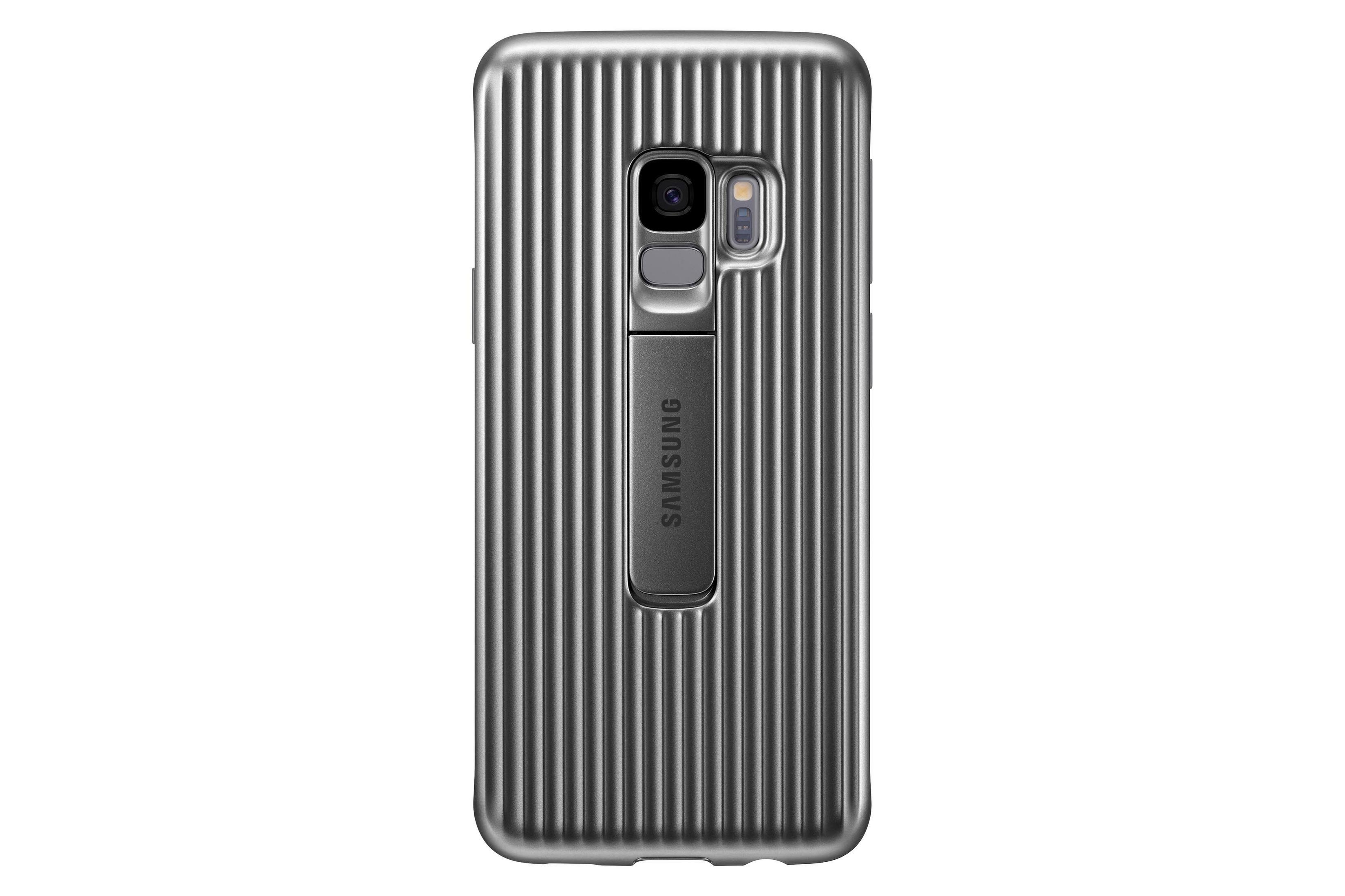 Silberne Handyhülle mit Samsung-Logo. Vertikale Linien auf der Rückseite. Kamerabereich.