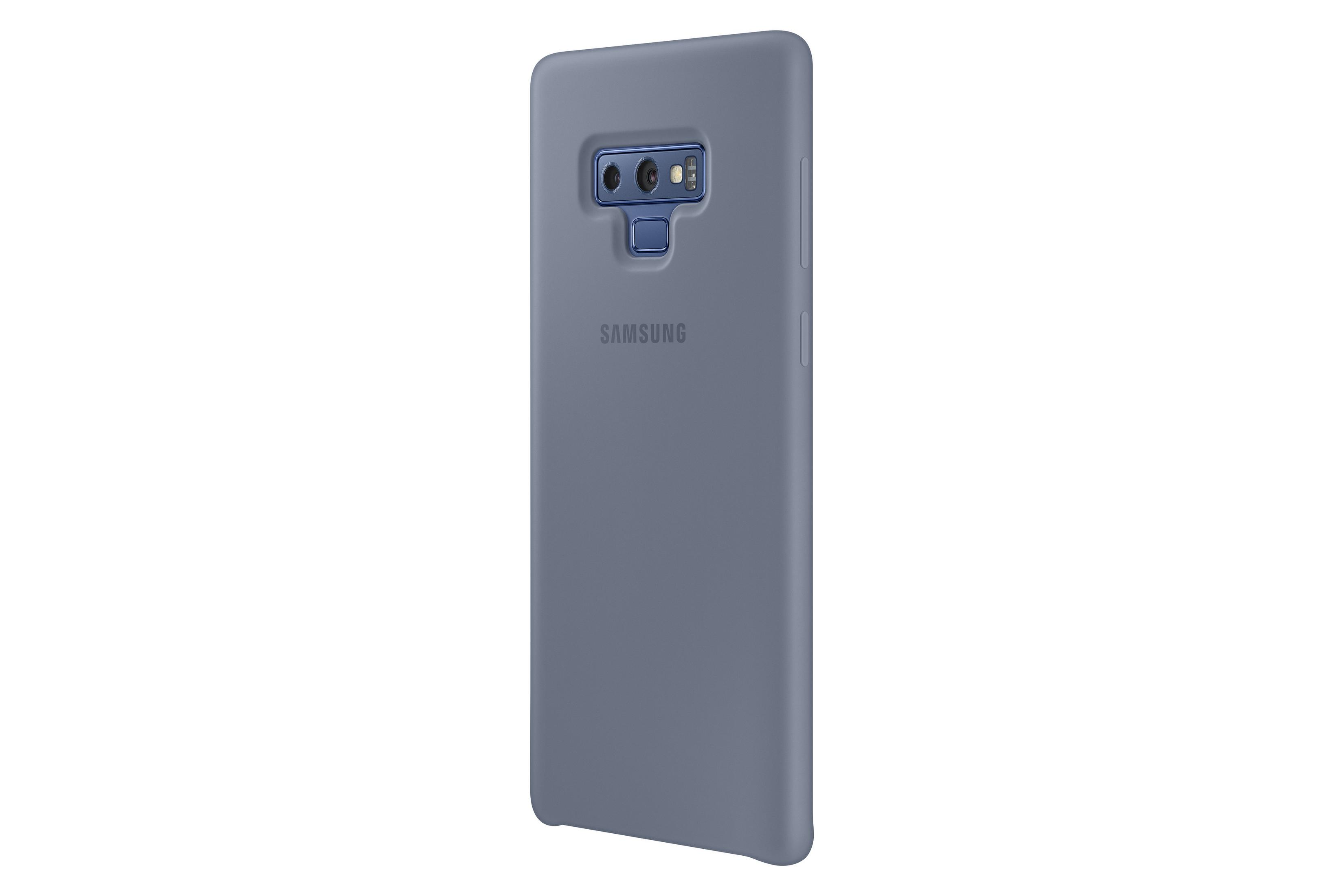 Un'immagine ravvicinata di una cover posteriore blu per smartphone. Il logo Samsung è visibile.