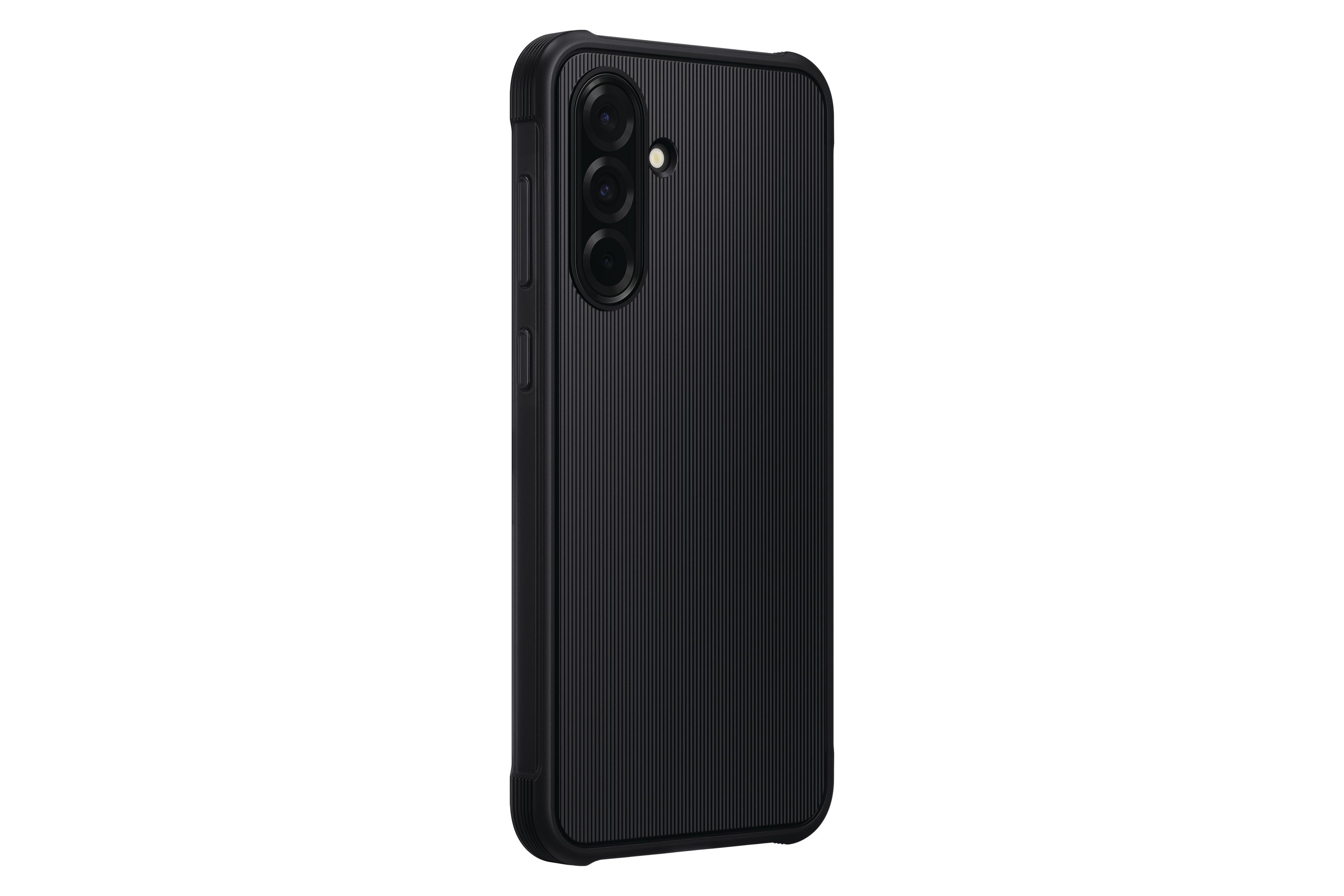 Zwarte telefoonhoes met verticale lijnen. Drie camera's achteraan. Witte achtergrond.