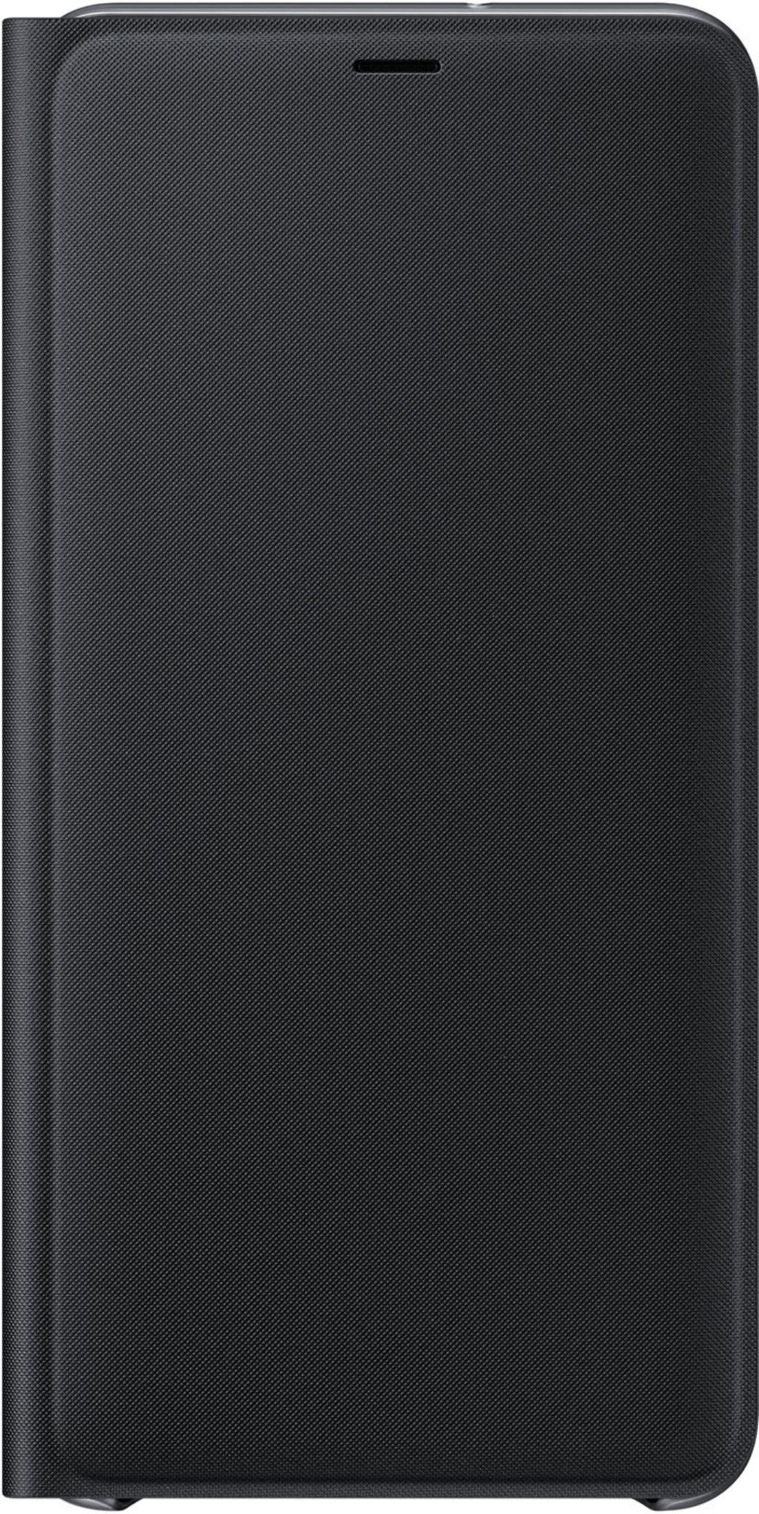 Una funda negra para teléfono cerrada. La funda es lisa y tiene un patrón texturizado.